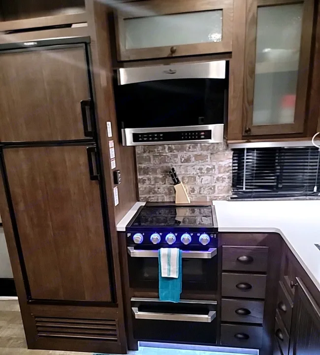 Stove & Microwave. Forest River Hyperlite HD 2021