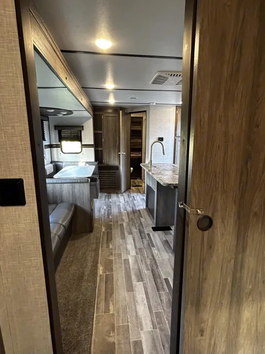 Crossroads RV Zinger 2021