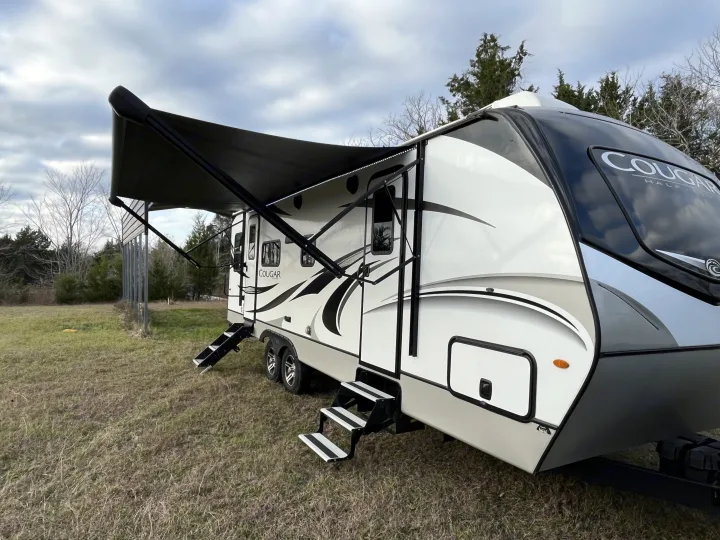 Side View . Keystone Cougar 2022