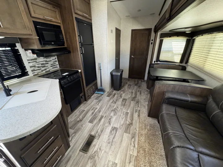 Dining / living room. Keystone RV Cougar 2019