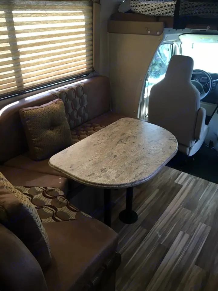Dinette (Converts into a full size bed which is perfect for kids). Coachmen Freelander 2016