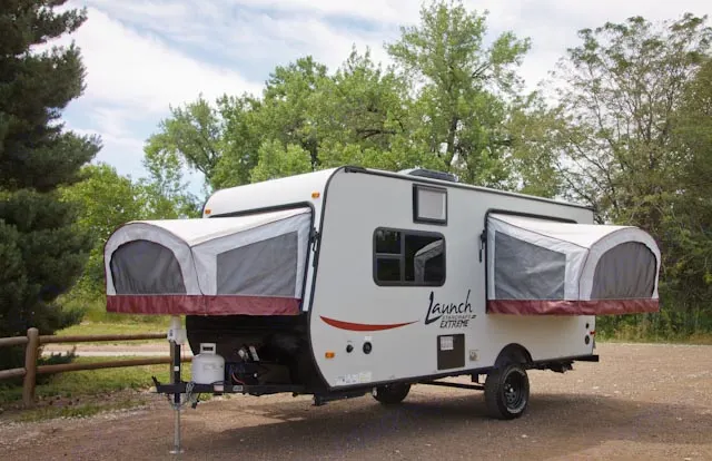 Lose zero floor space after you drop down your sleeping quarters to still have the "tent" feel while sleeping.. Starcraft Launch Extreme Hybrid 2015