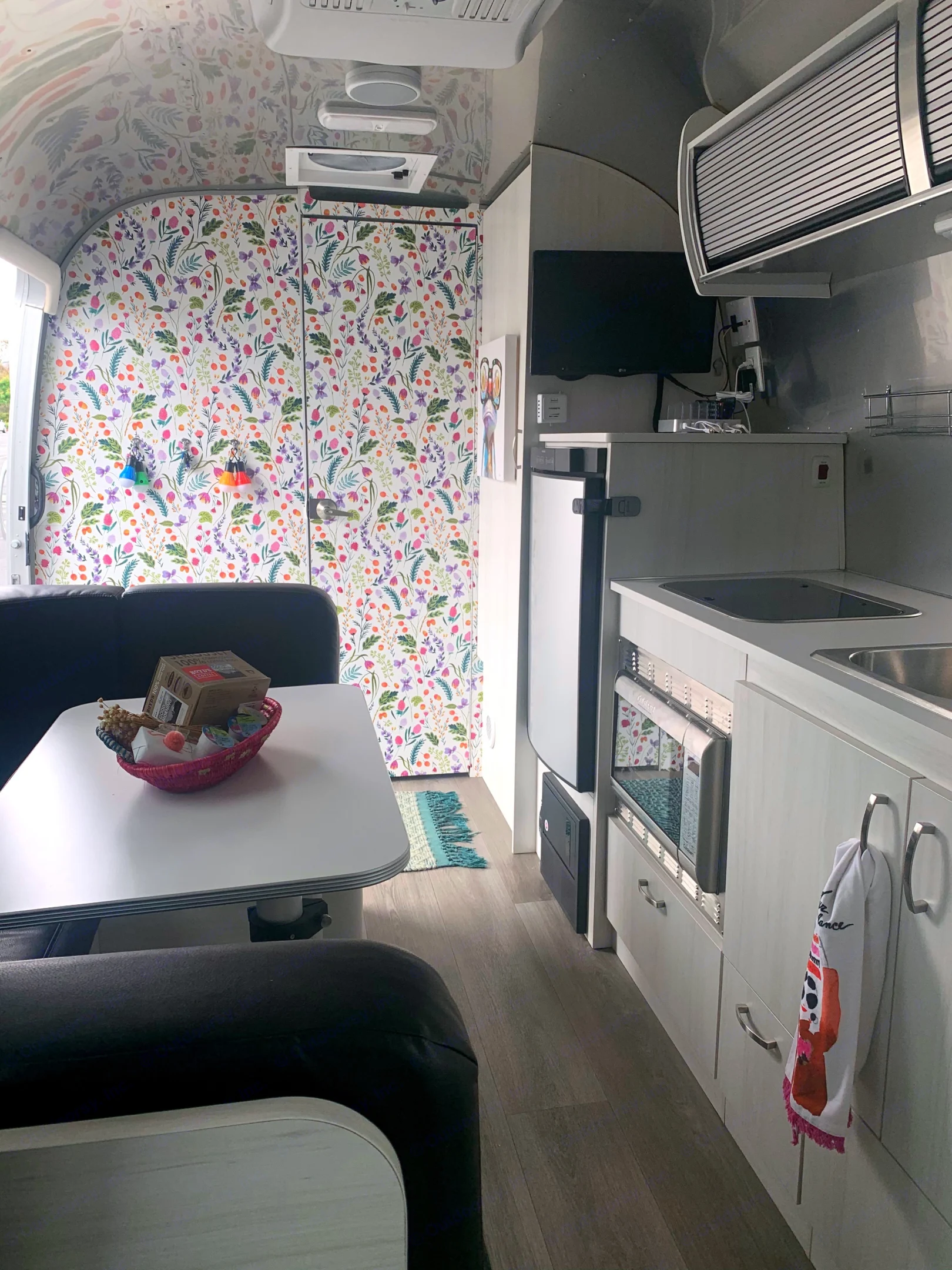 Welcome to ~The Stream~ :) We hope that from the moment you walk in, you feel more connected to nature 🐸🌿💚. Airstream Sport 2019