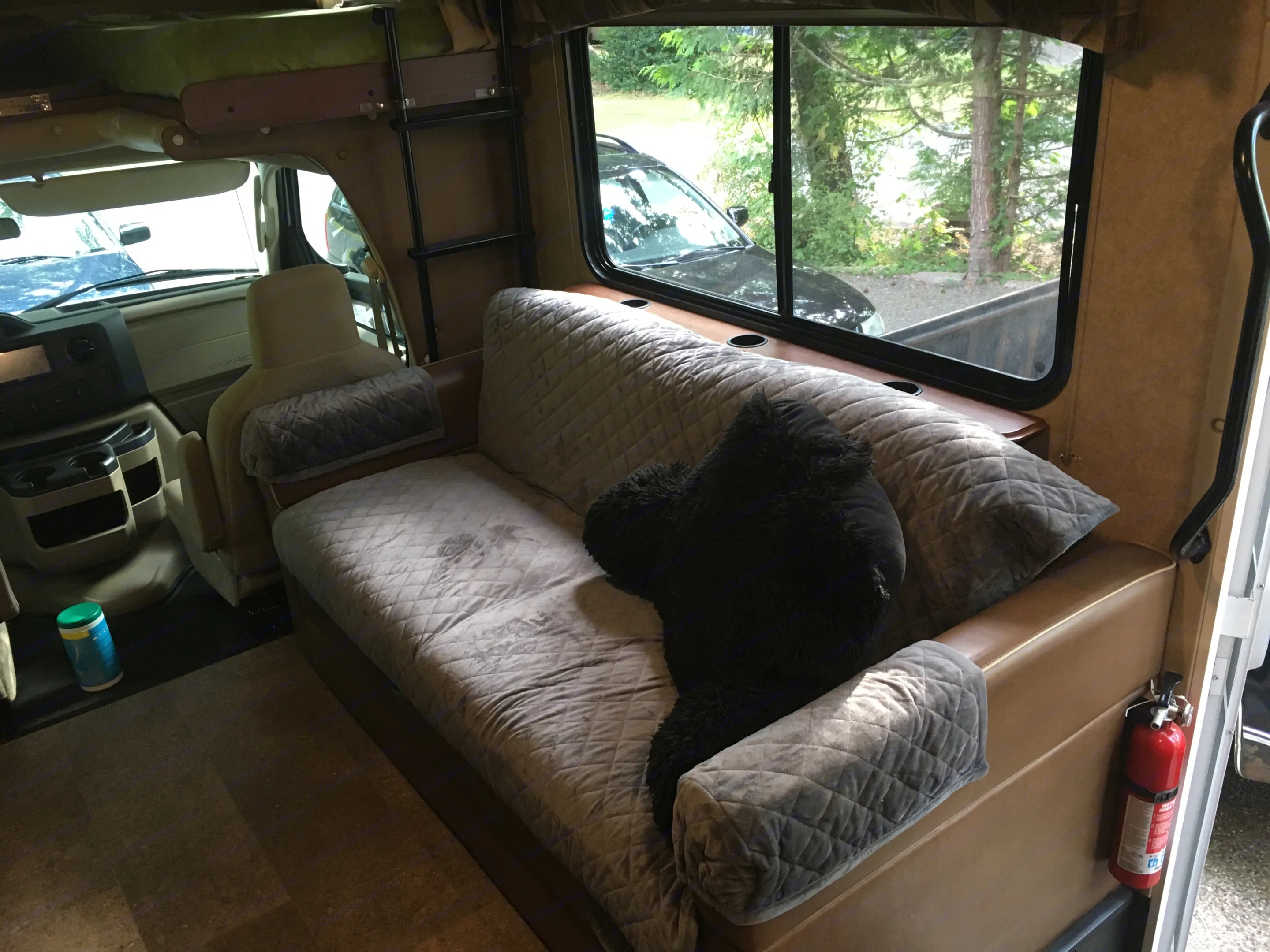 Perfect for your large or small fur babies to enjoy their vacation. Forest River Sunseeker 2015