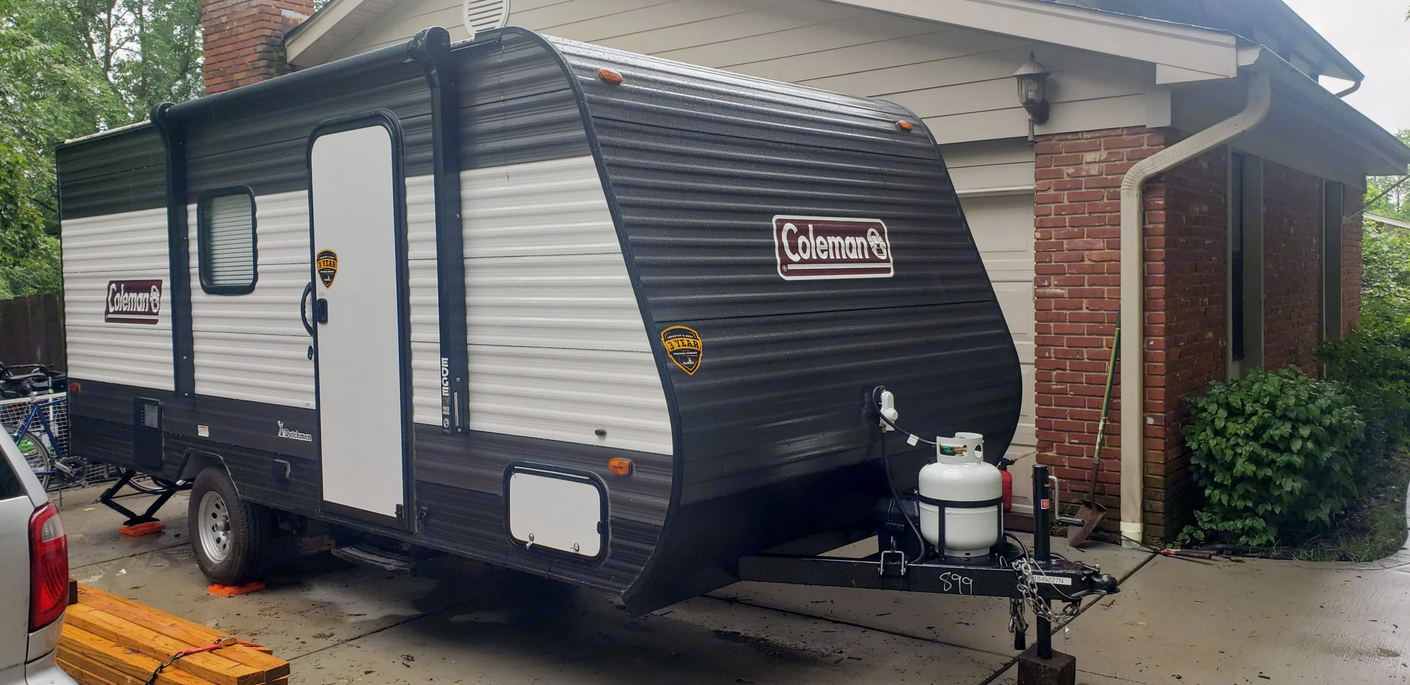 Welcome home! Here's the door to comfy camping.. Dutchmen Coleman 2021