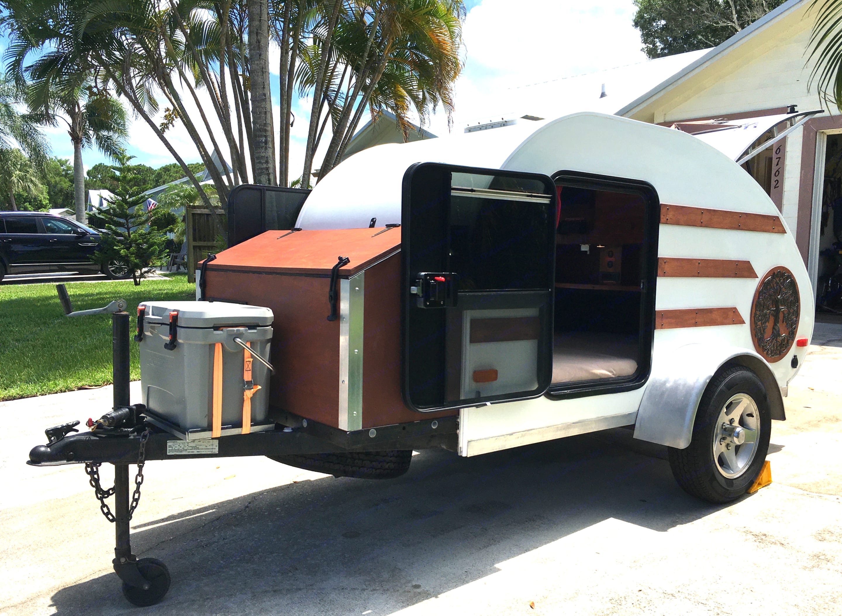 It even comes with a cooler, 7G water container, water motor & hose attachment!! What more can you ask for?. Little Guy Teardrop Trailer 2007