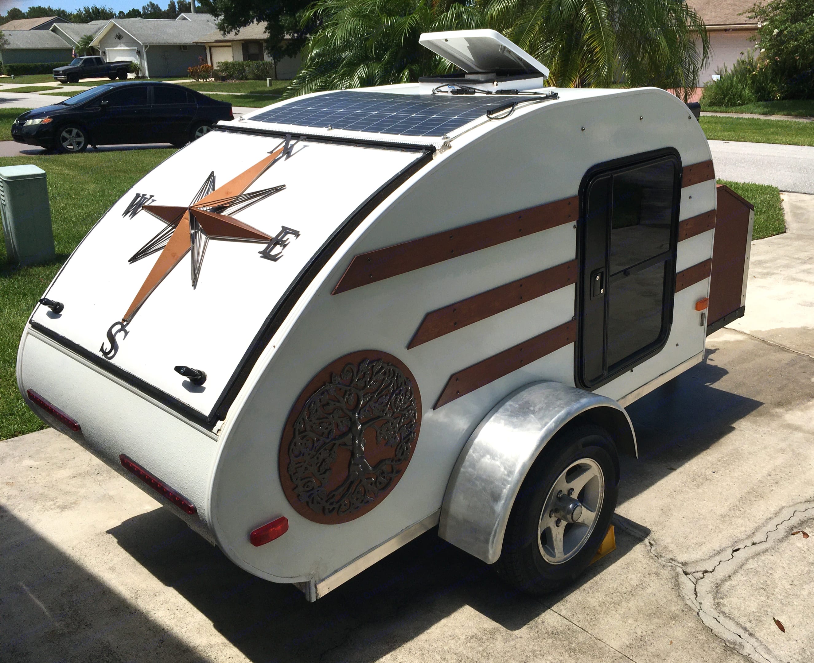"Stimmi"! Fully customized and ready to go! We put a lot of love and care into this guy to make sure it will be a pleasure to go travel in. . Little Guy Teardrop Trailer 2007