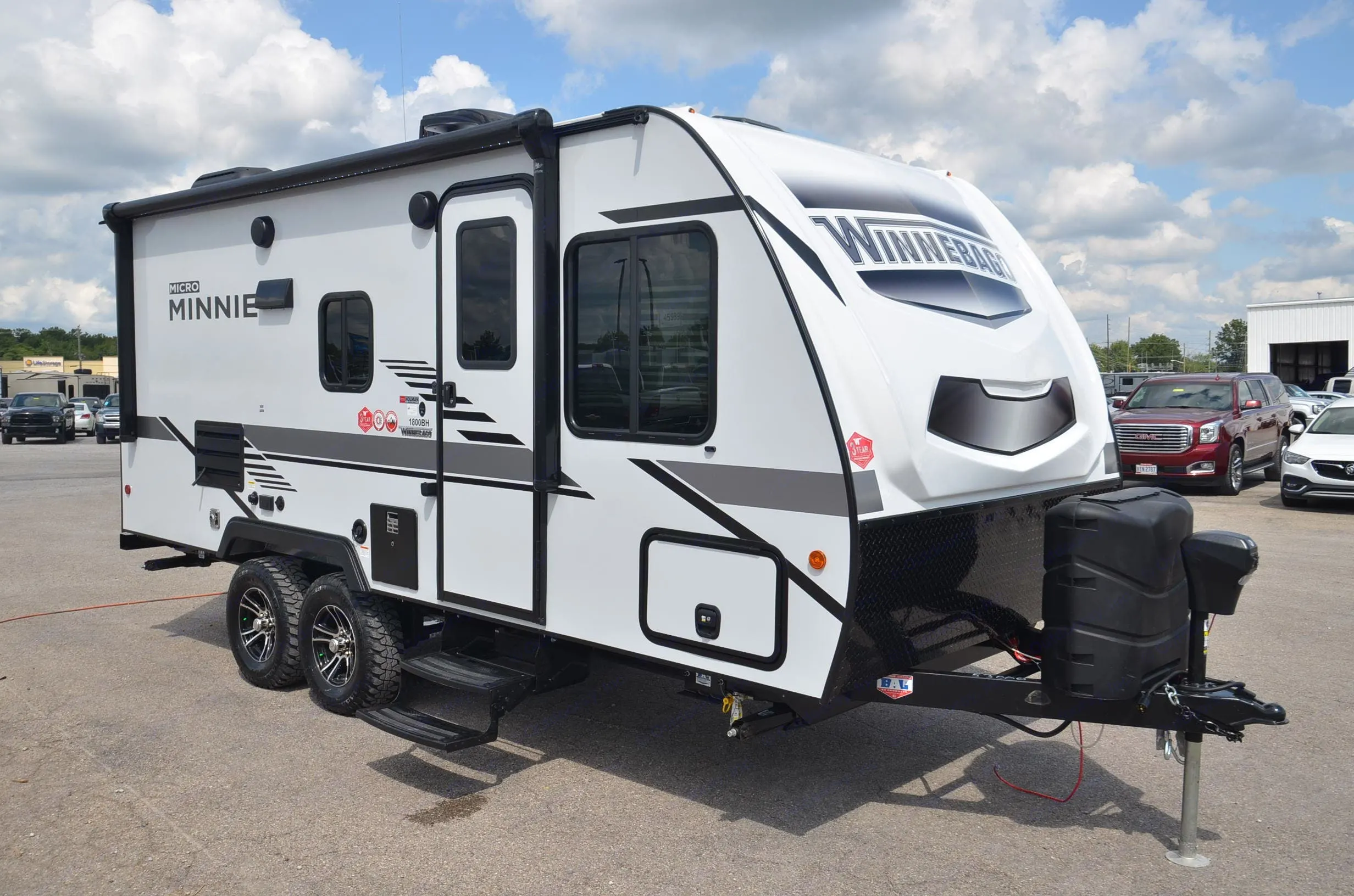 This white Winnebago Micro Minnie travel trailer, a compact recreational vehicle, is perfect for RV rental adventures.. Winnebago Micro Minnie 1800BH 2022