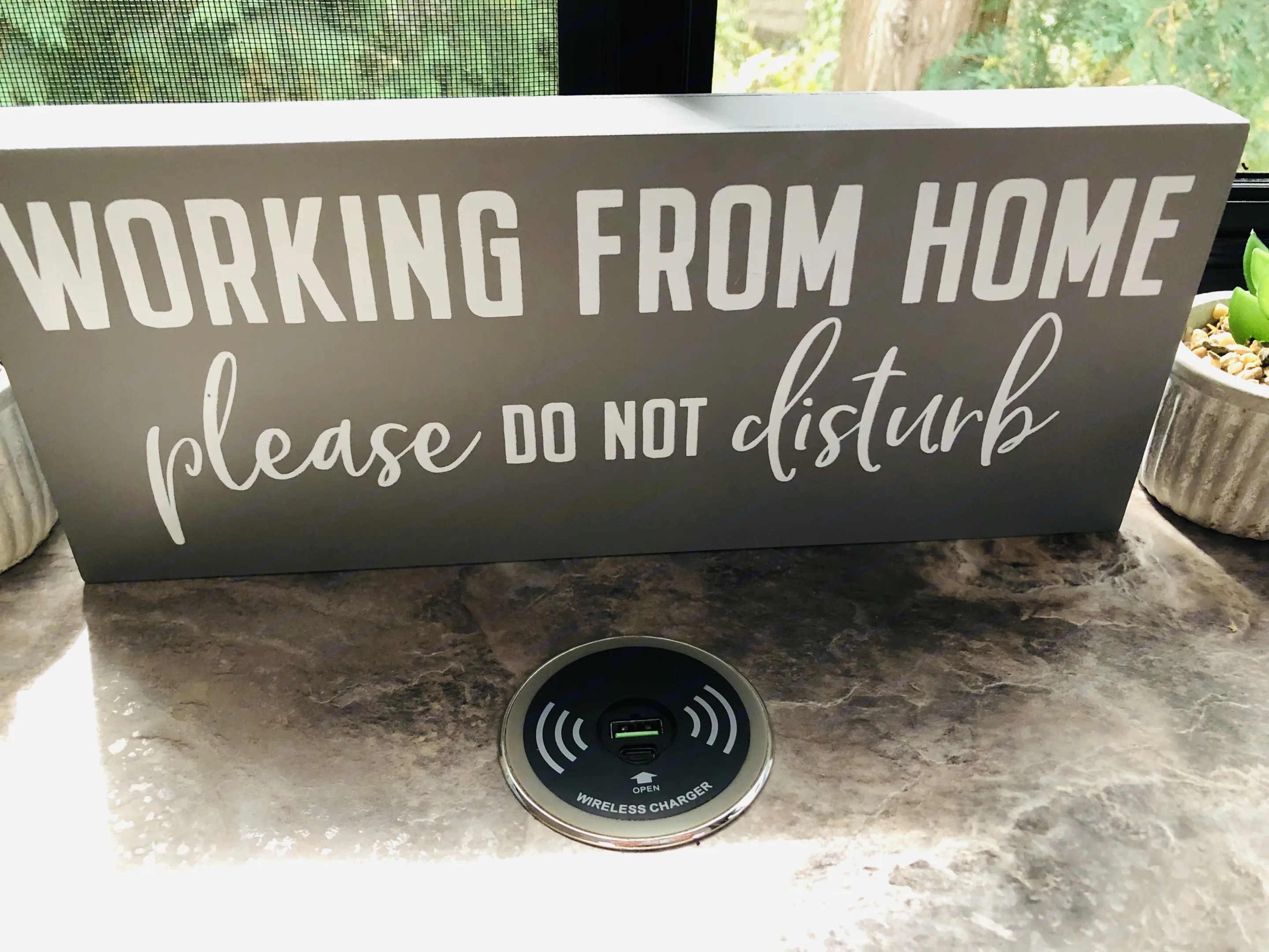 RV rental comfort: Dedicated "Working From Home" sign with built-in wireless charger for productivity on the go.. Thor Chateau 2022