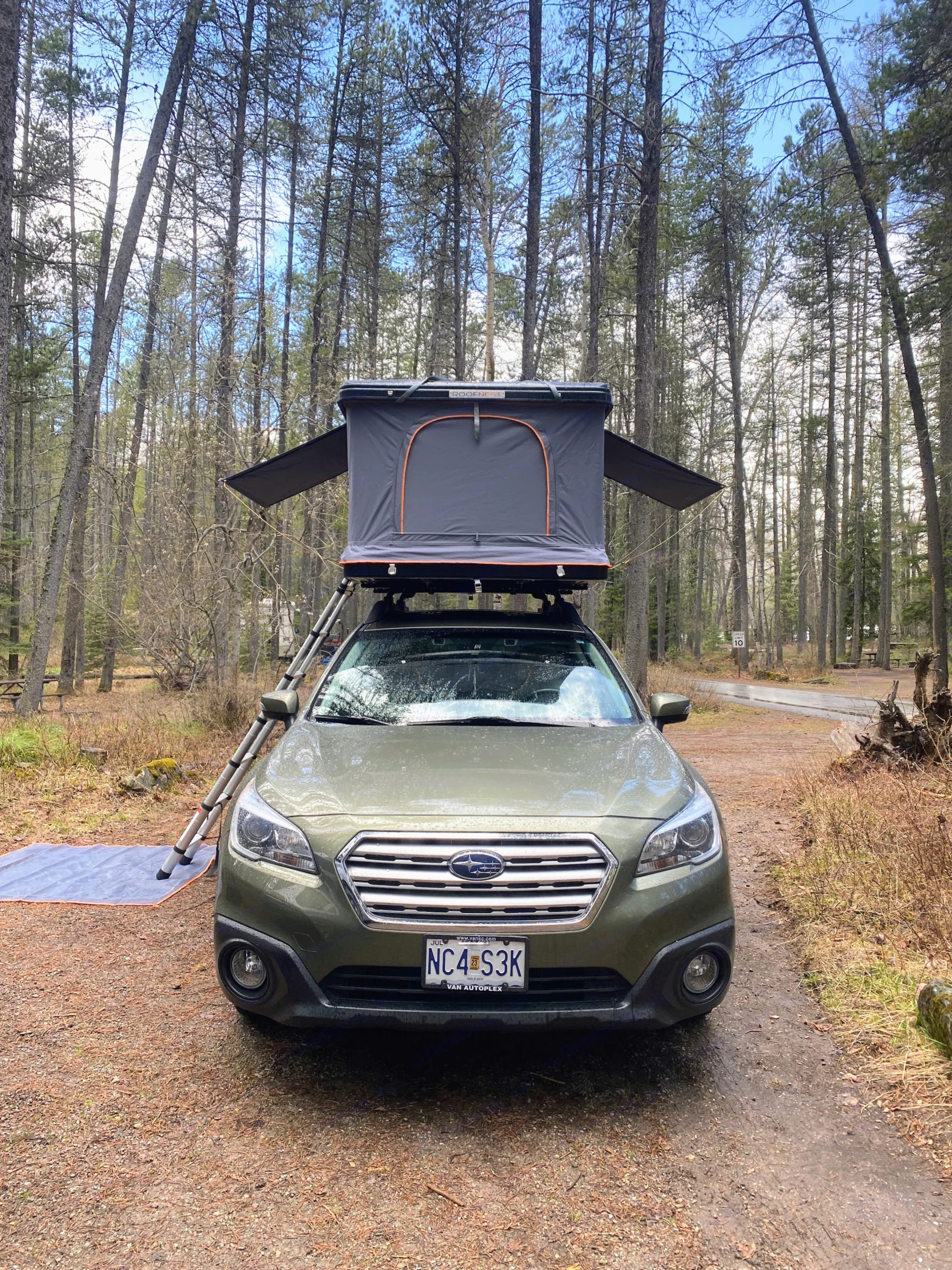 Easy open/close tent windows provide epic views and fresh air.. Subaru Outback 2017