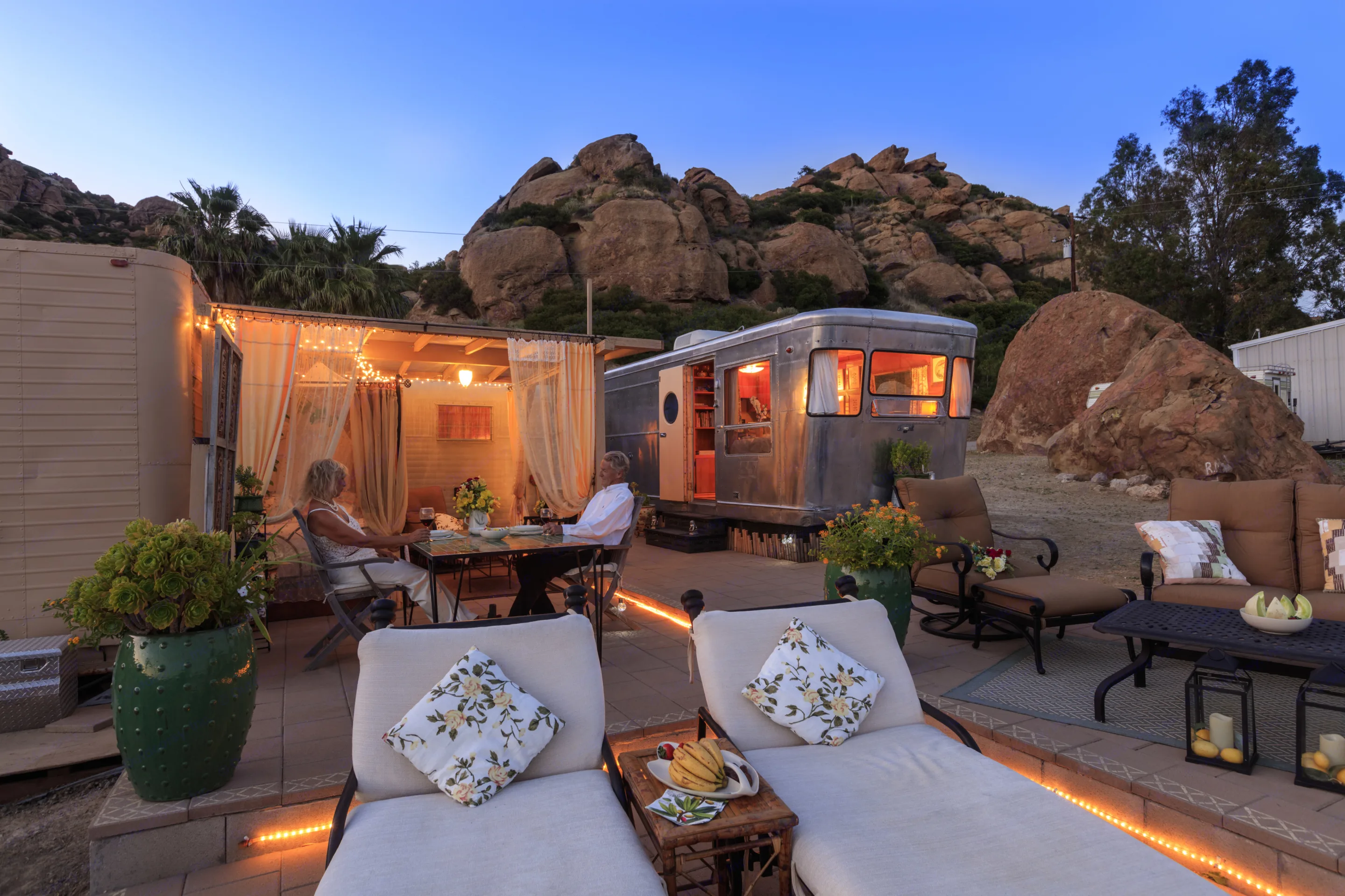 TINY TIKI RETRO HIDEAWAY is beautiful and romantic all year around. Enjoy limitless mountain valley and city views from our property in Chatsworth Ca.. Spartan Manor 1954