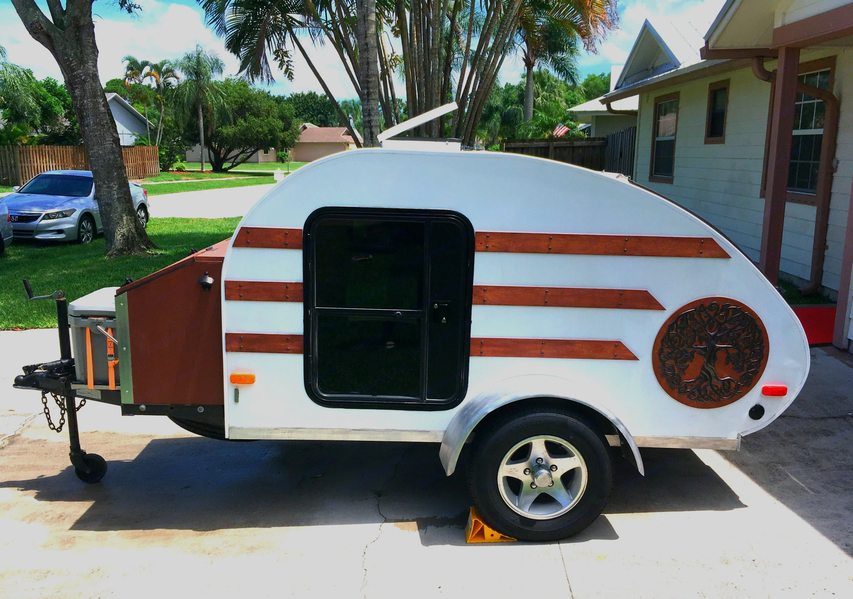 Might look too small from the outside, but you'll be surprised once inside! It even has some storage space!. Little Guy Teardrop Trailer 2007