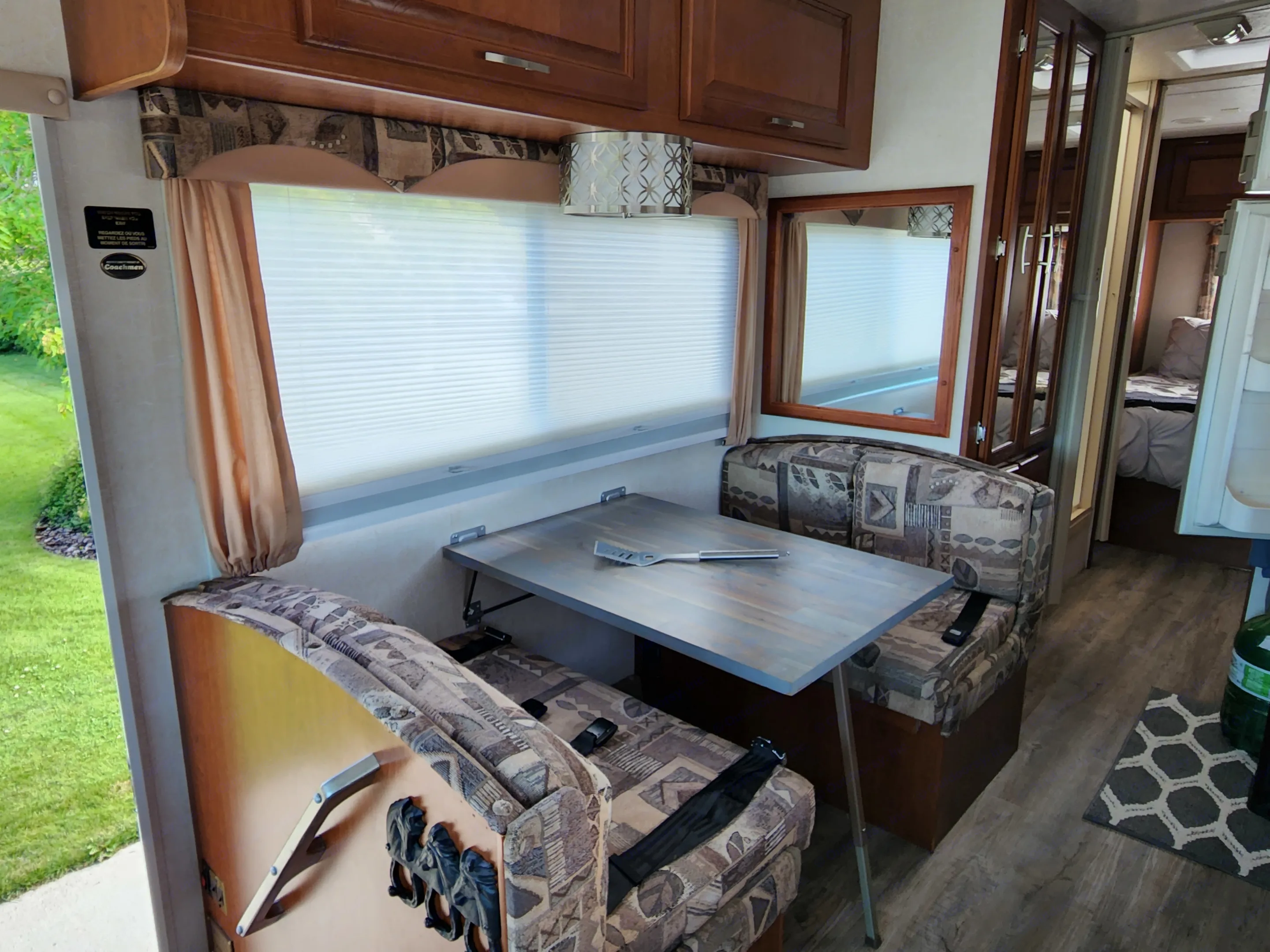 Makes into bed suitable for 1 shorter adult or 2 small children. Coachmen Mirada 2002