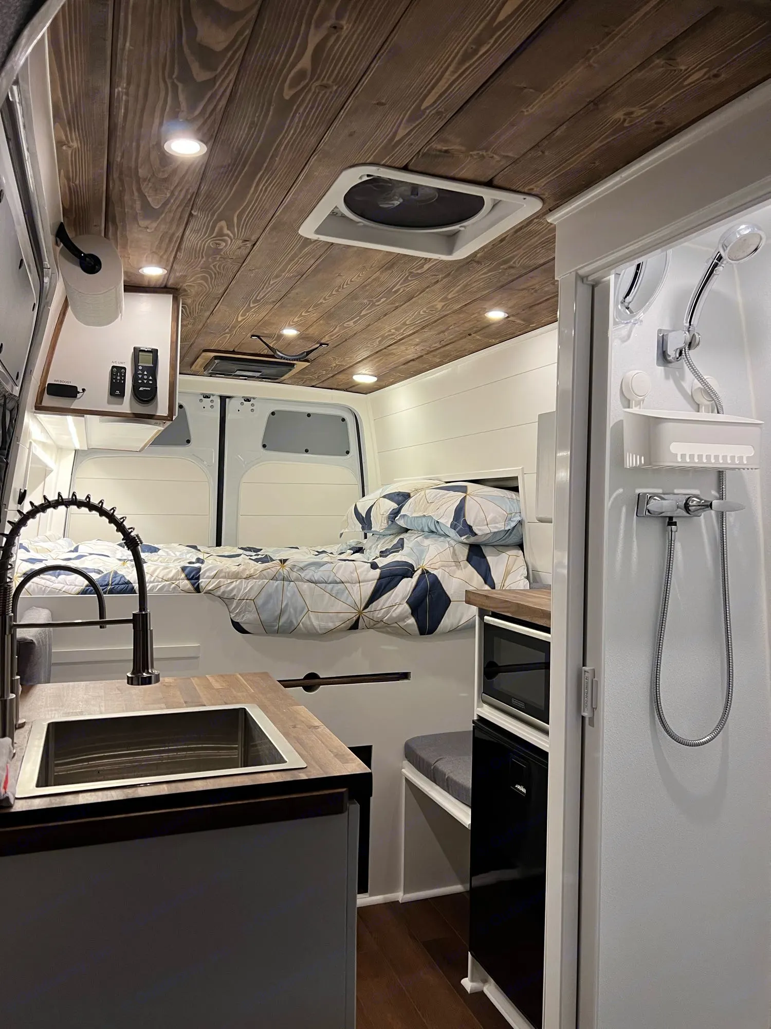 Queen bed, pull out table, shower, toilet. Mercedes-Benz Sprinter RV Motorhome Campervan 2022