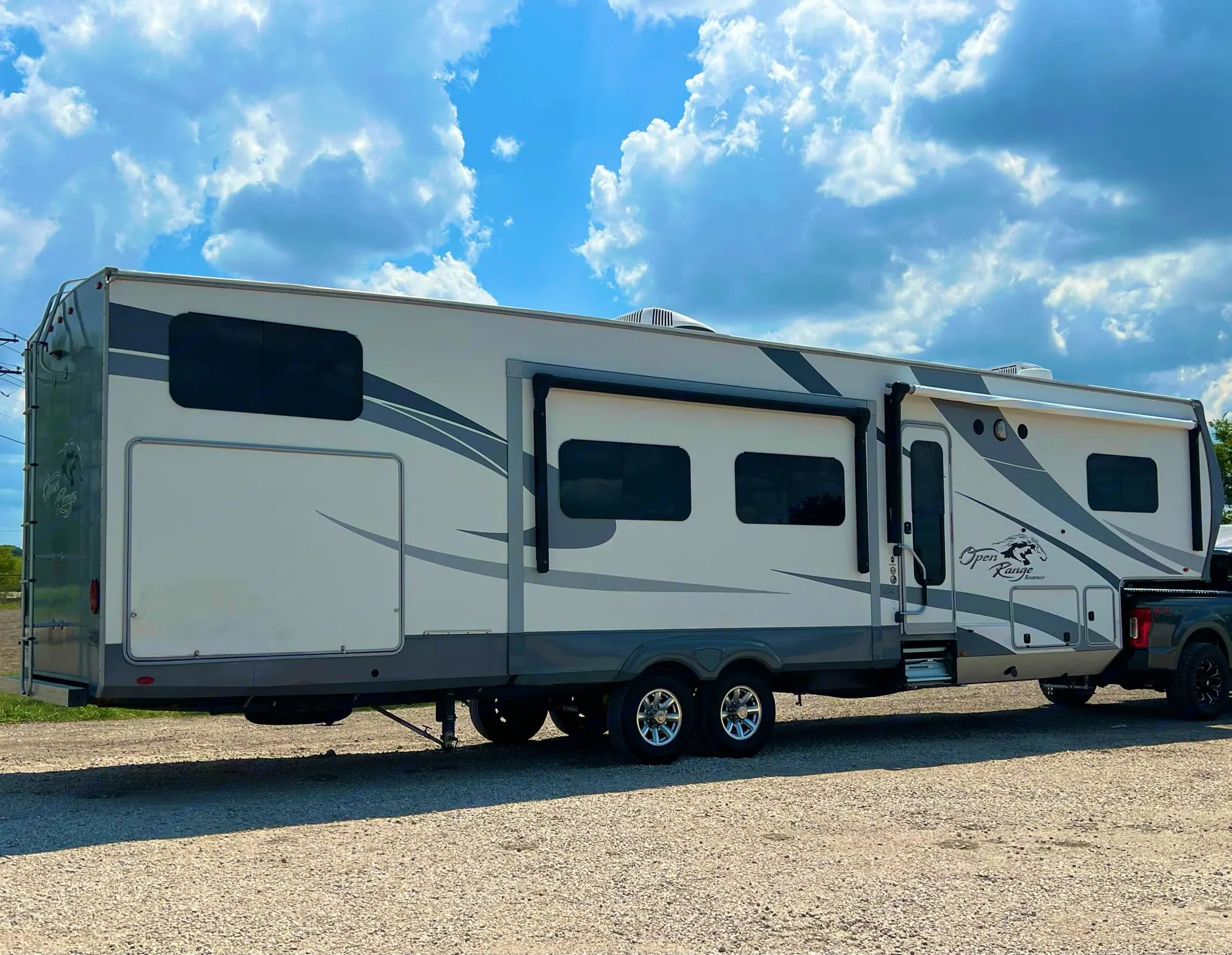 40’ Fifth Wheel. Highland Ridge RV Roamer 2017