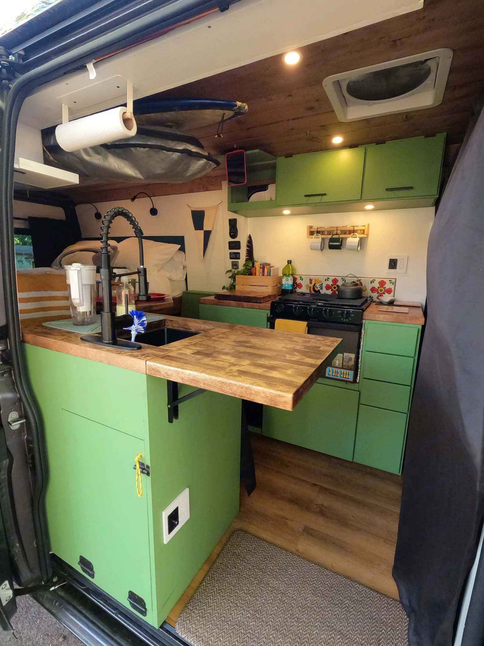 A collapsable counter top gives you lots of extra optional space to work with.. Ram Promaster 2500 2021
