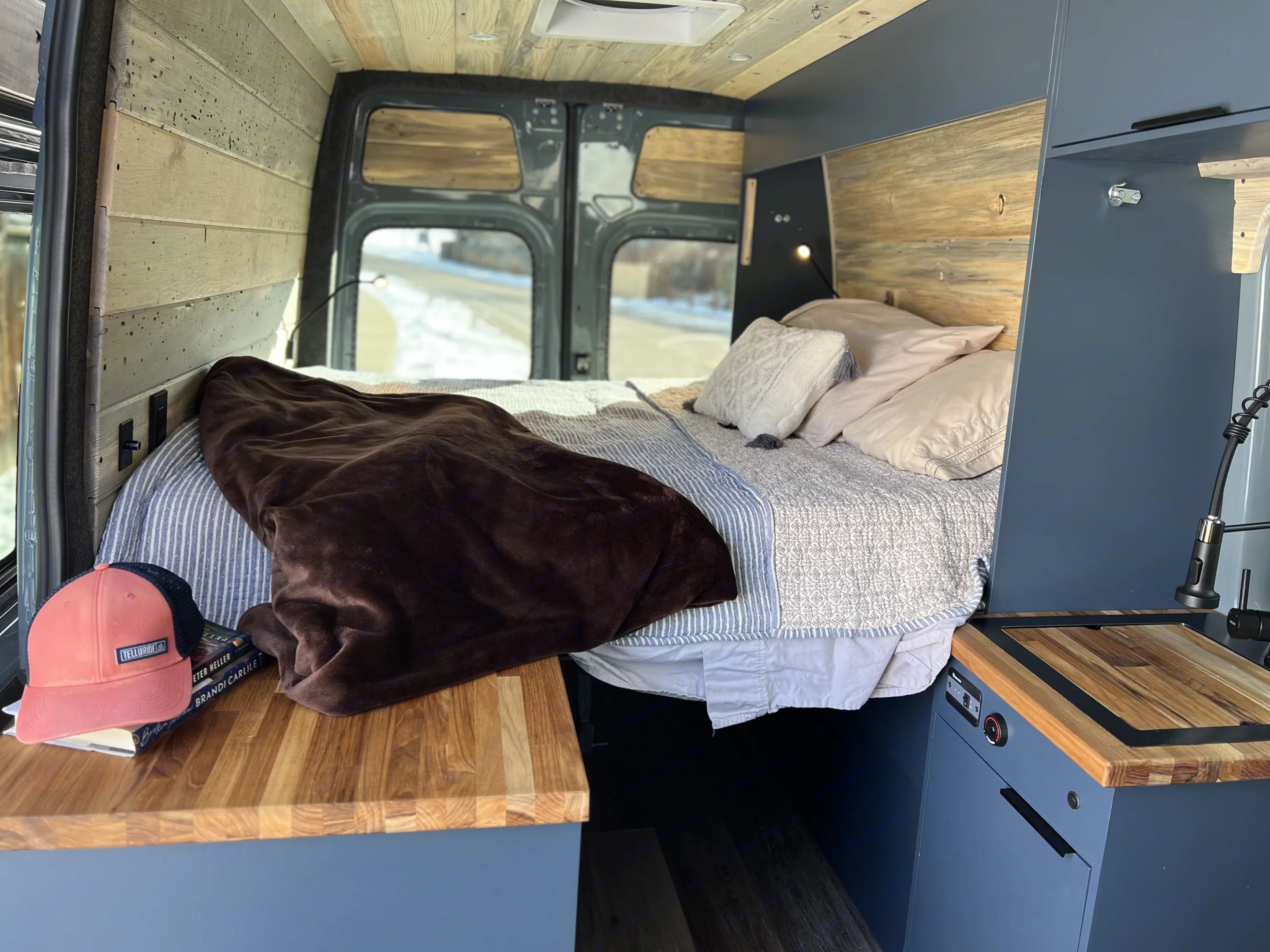 Murphy bed easily folds out in seconds, spending less time converting from day time use. Linens and blankets included. . Mercedes-Benz Sprinter 2022