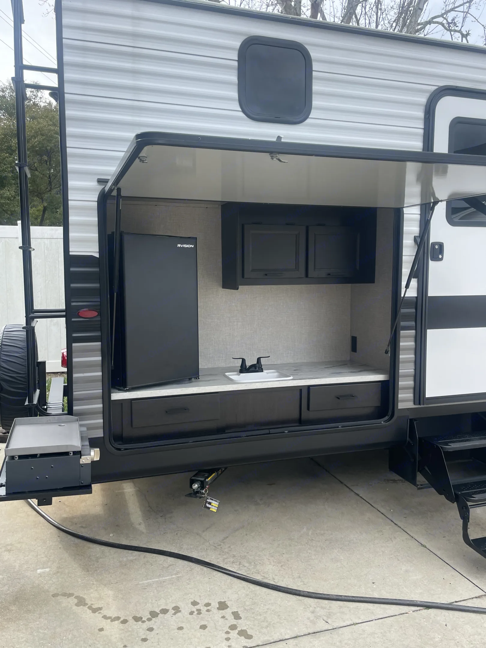 Outdoor Kitchen includes a fridge and sink with griddle!. Jayco 324DBS 2023