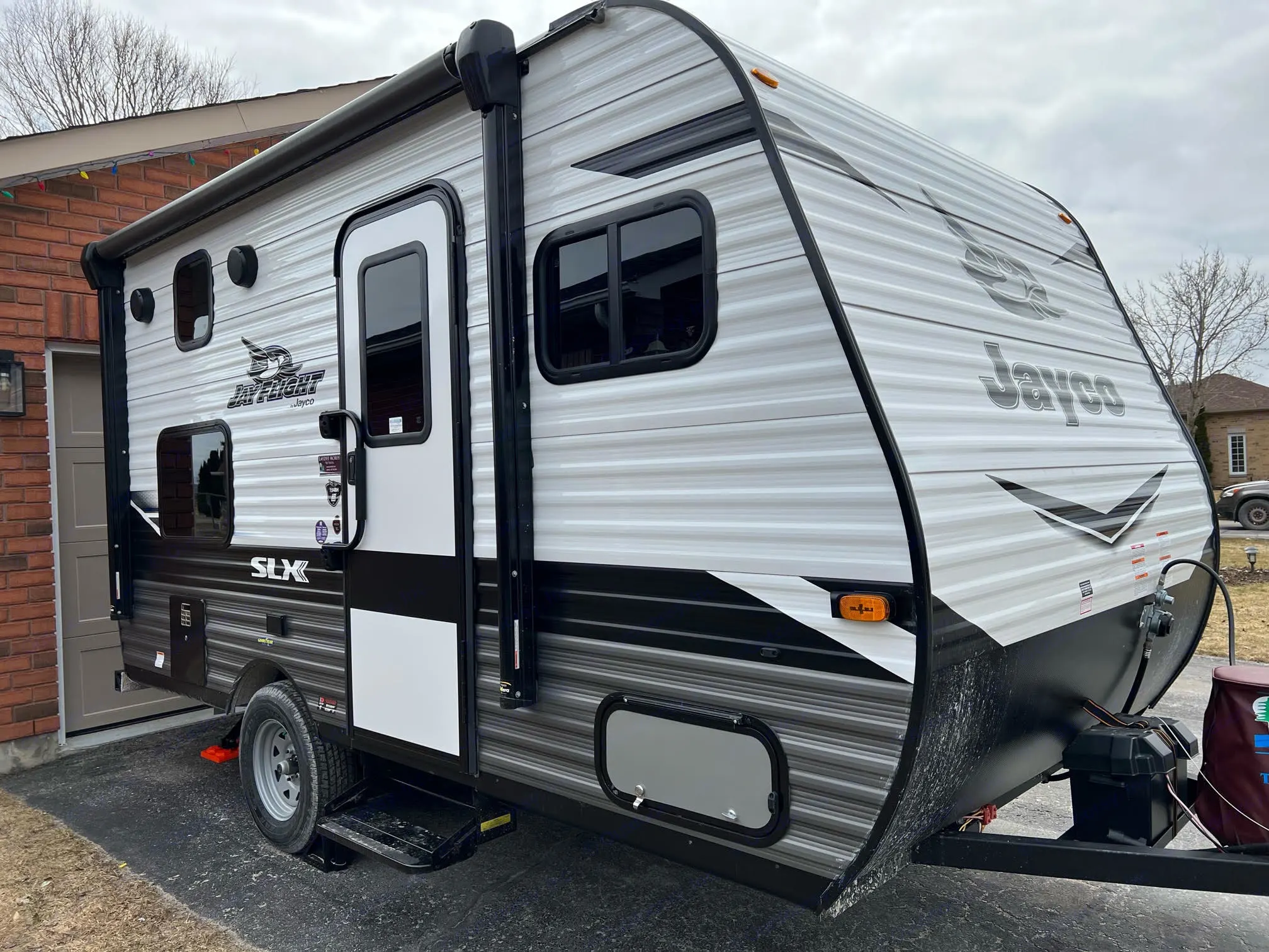 A sleek Jayco travel trailer, perfect for an RV rental. Ready for camping trips and outdoor adventures.. Jayco Jay Flight SLX 2022