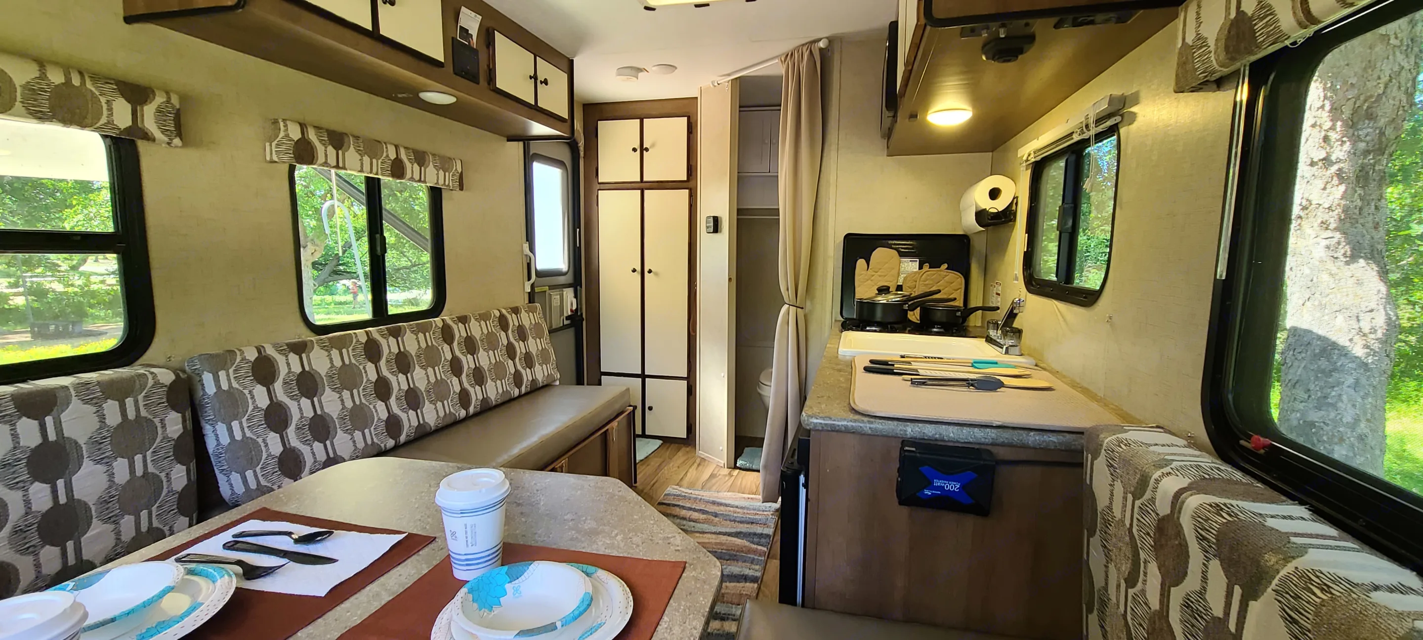 Ample windows and lighting make for an ambient dining experience. Notice all of the storage cabinets.. KZ Sportsmen 2018