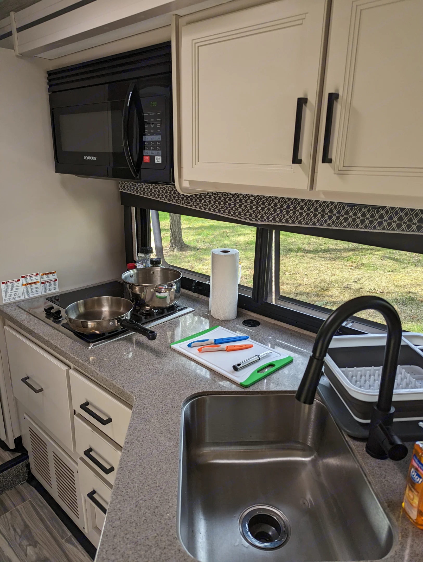 Everything you need to enjoy cooking, and eating, while enjoying the great outdoors. Thor Four Winds 2023