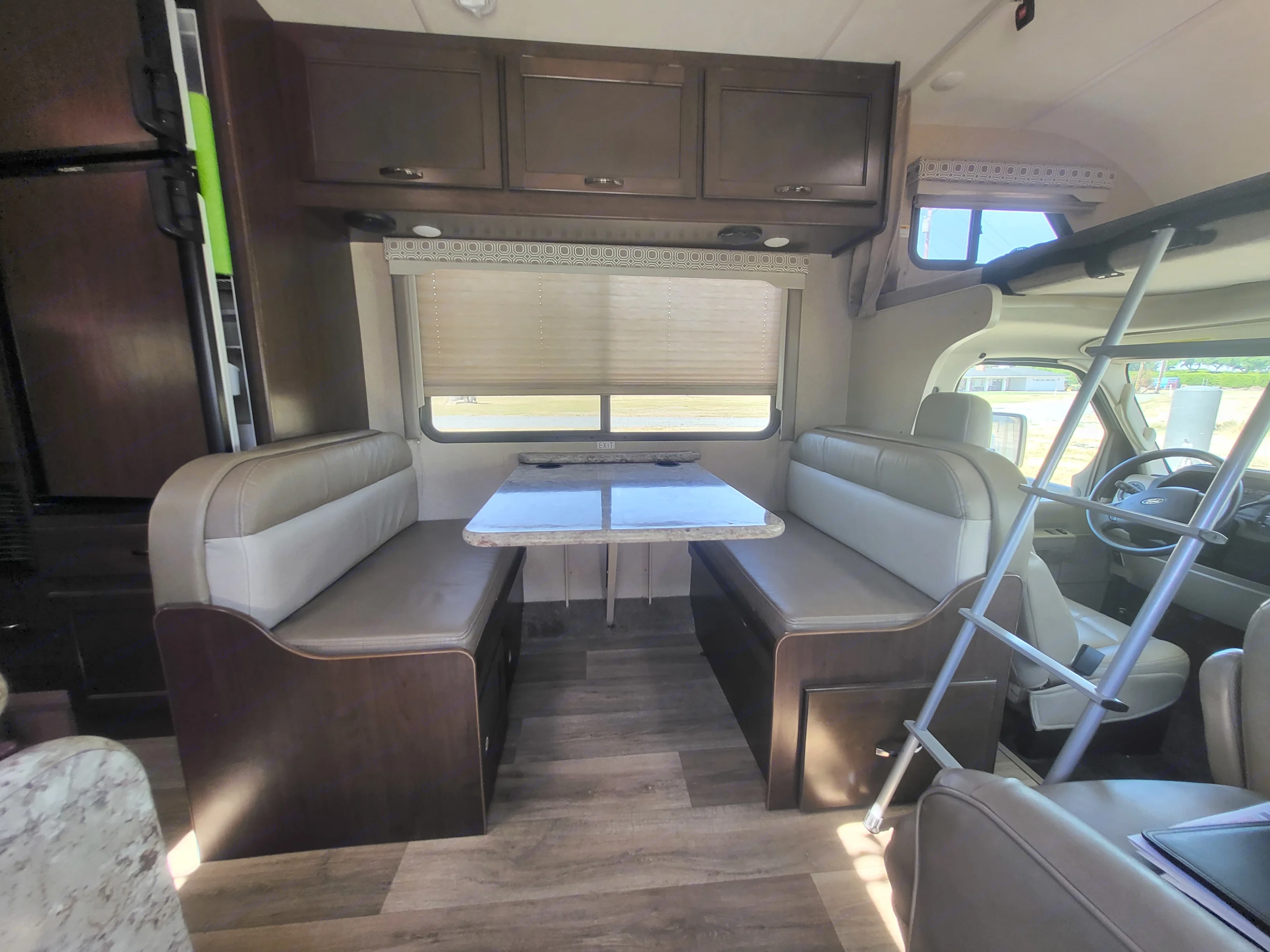 Dining/extra sleeping area.. Thor 23U 2020