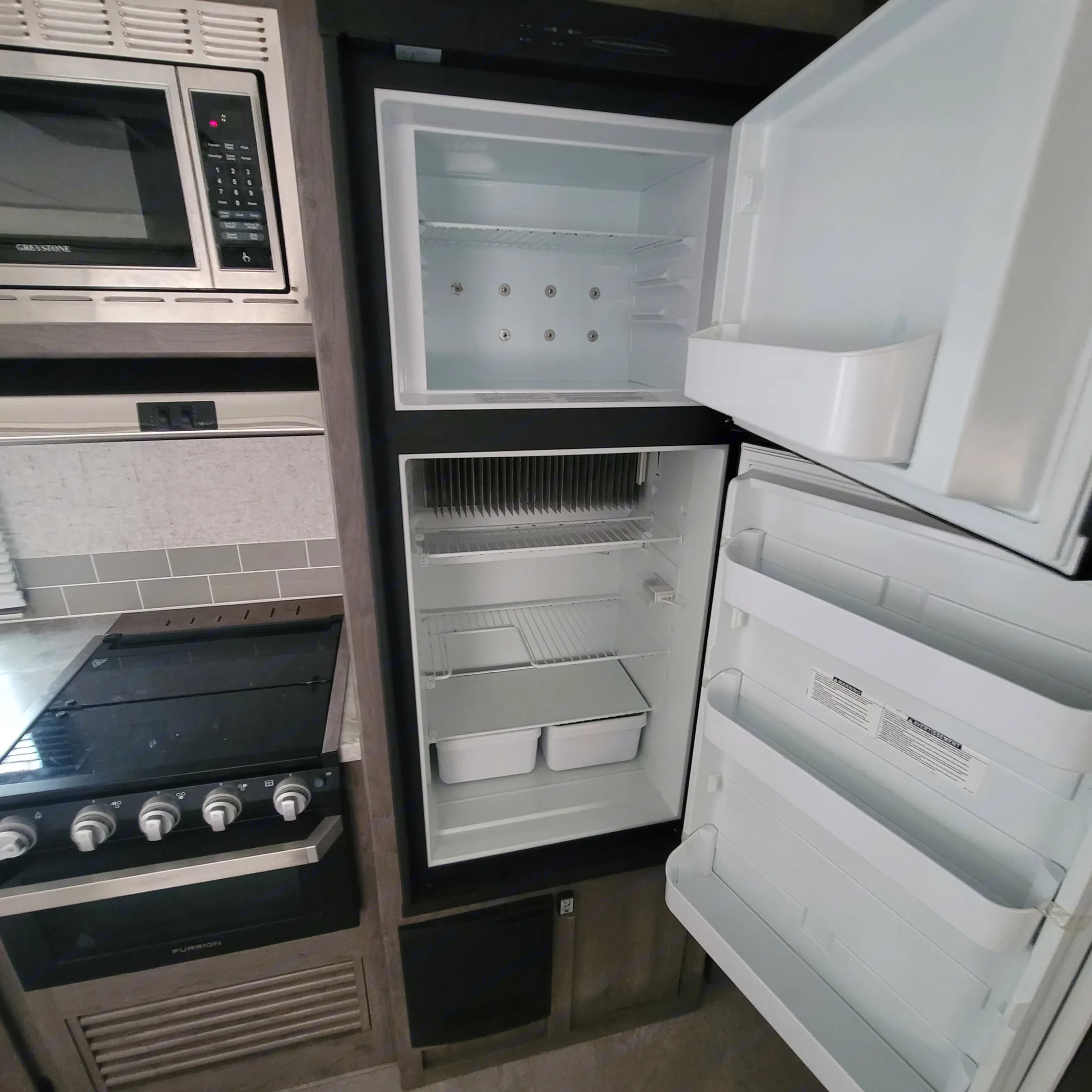 Clean fridge and freezer, gas stove and oven. . Coachmen Apex 2019