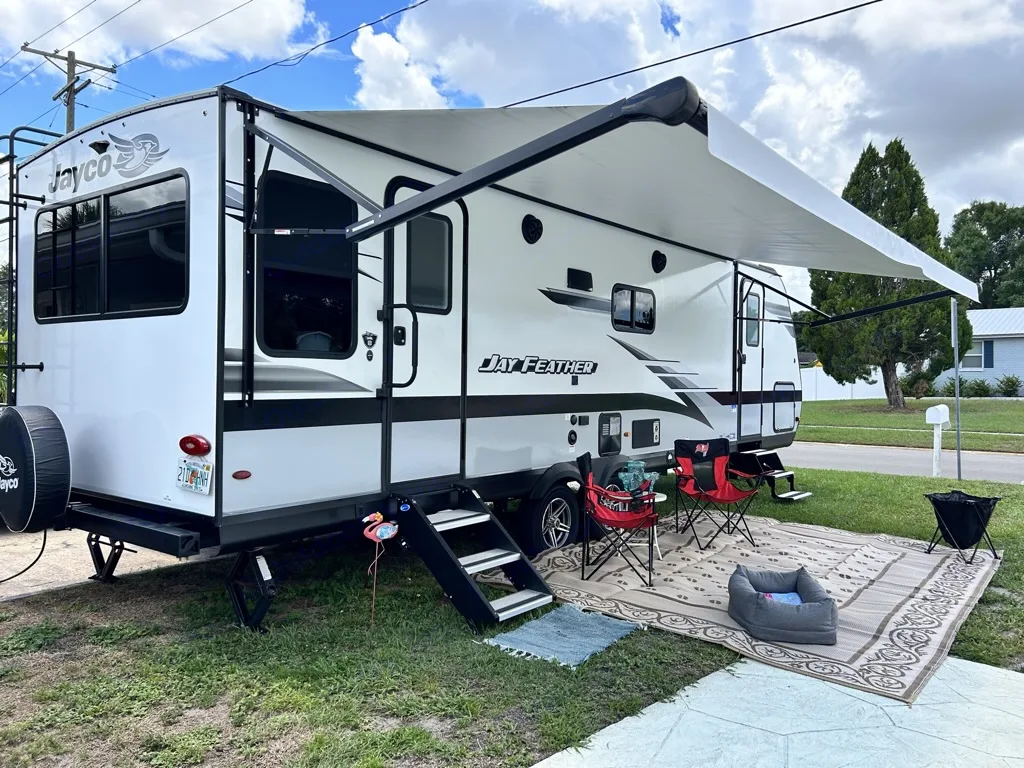 Chairs, outdoor rug and trash bin included.. Jayco Jay Feather 2022