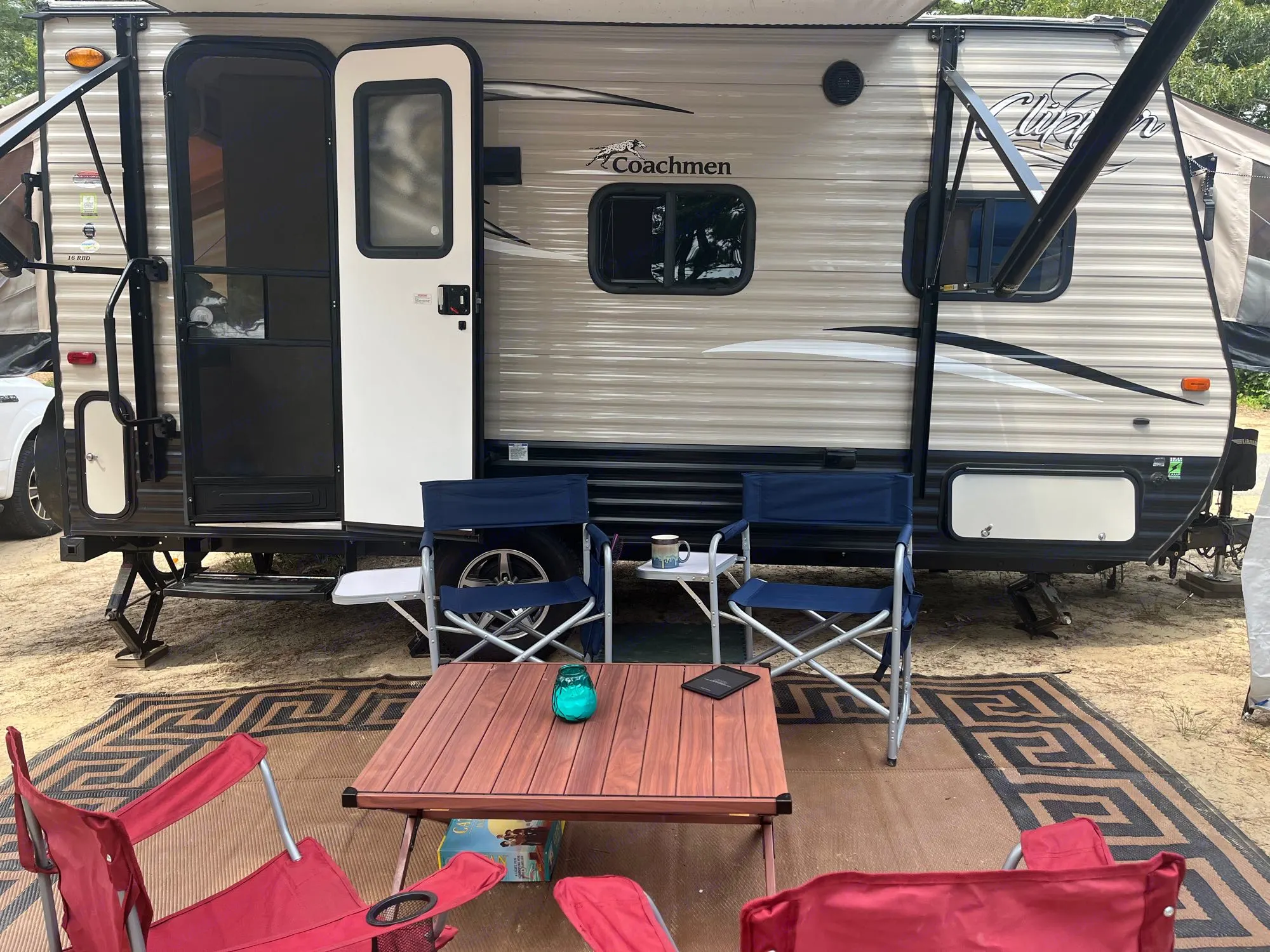 Included patio: chairs, table and rug. Coachmen Other 2017