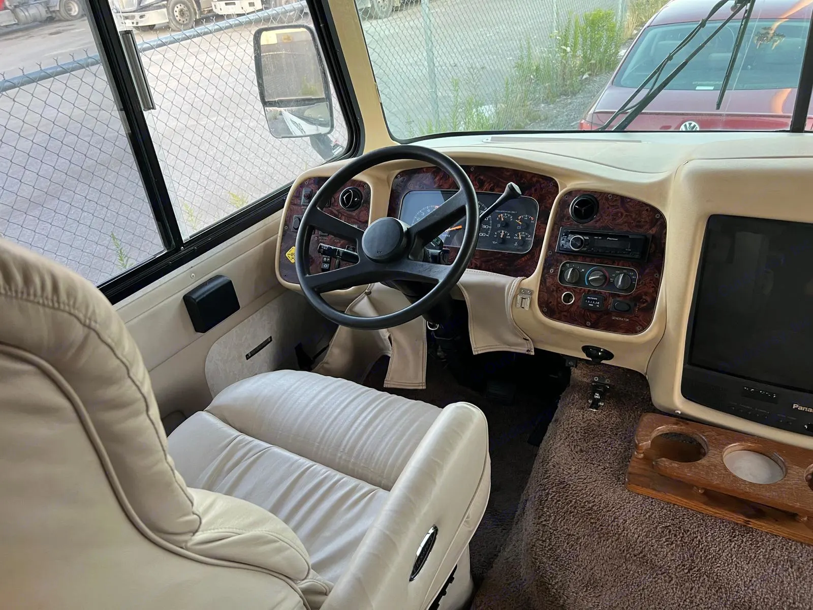 Drive at ease travel and explore North America. Allegro Allegro Motorhome 2000