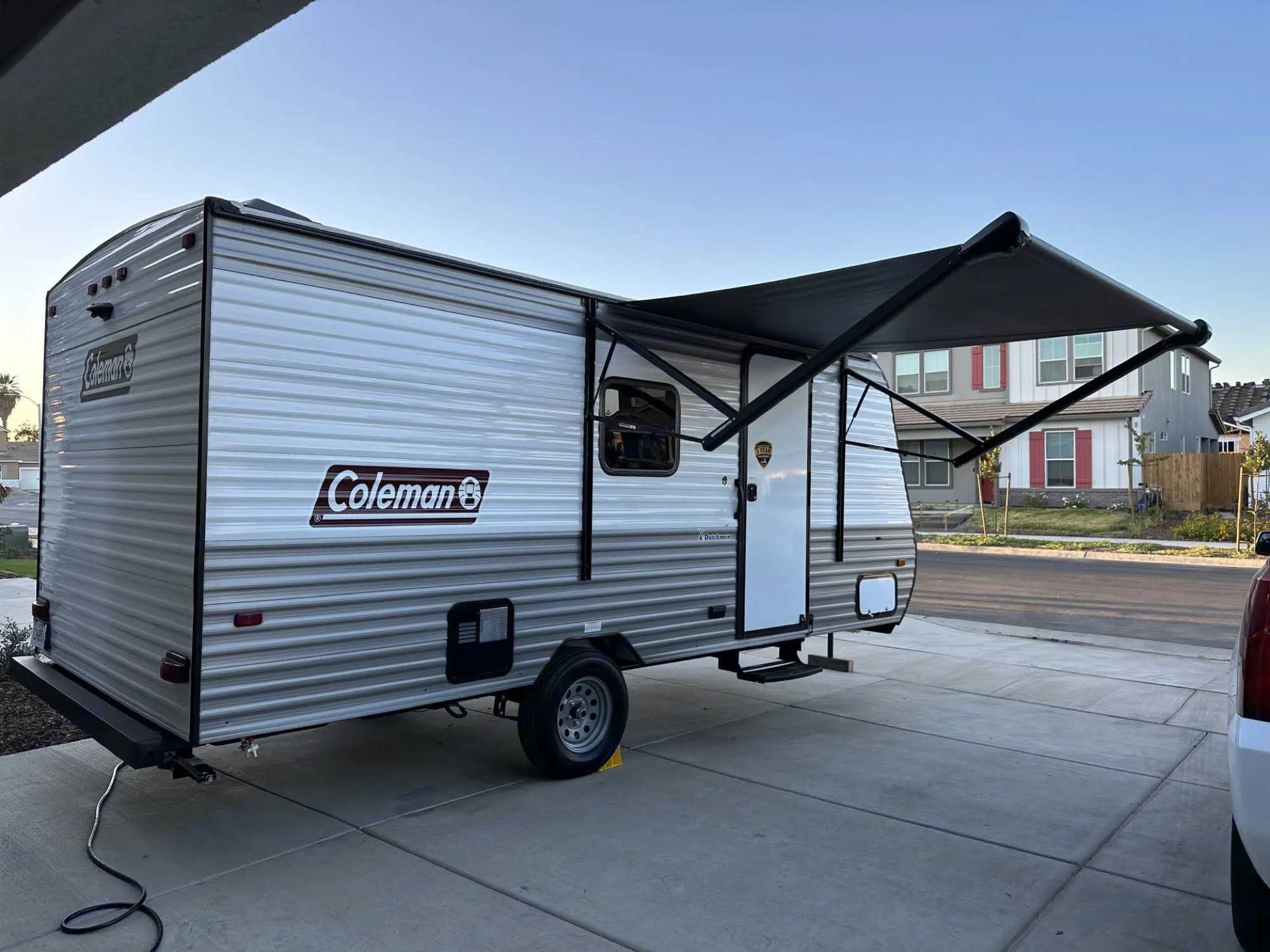 Fully Electric canopy that extends over 10ft!. Coleman Lantern 17b 2023
