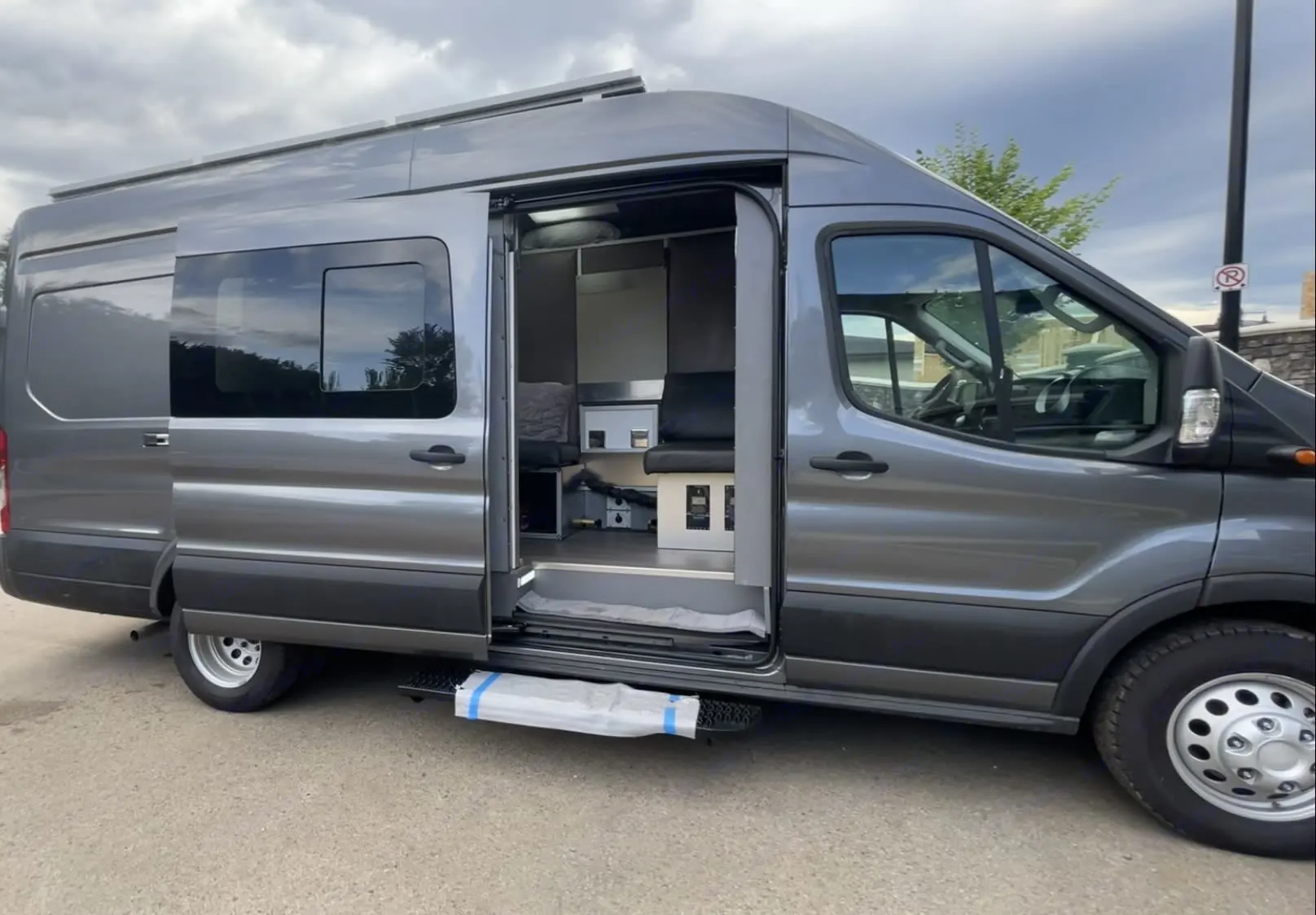 Sliding tinted window with bugs screen. Heavy duty wide step provides easy access.. Other Transit 2022