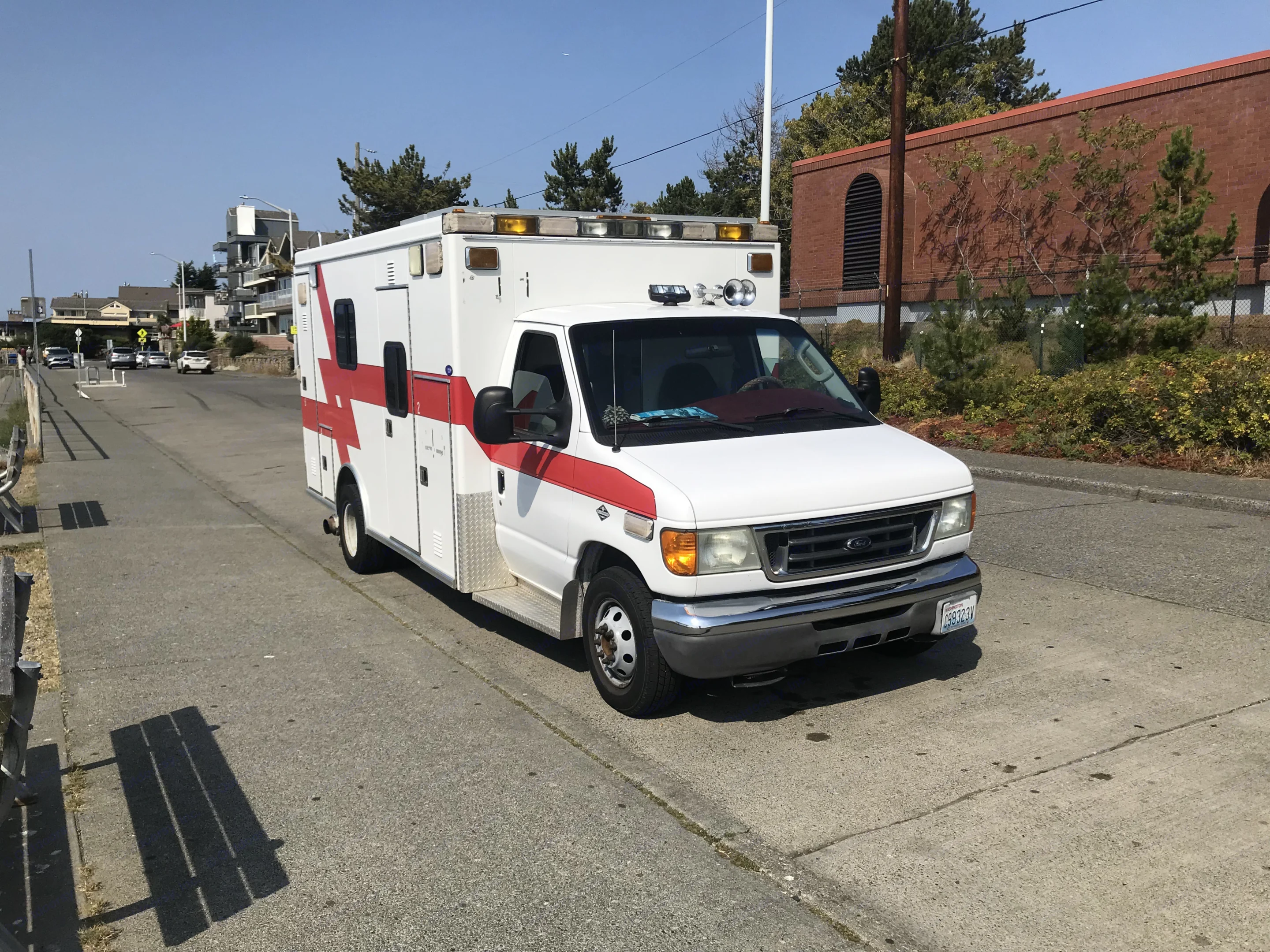 Everyone at the tailgate or festival will want to stop by and say hello when you pull up in this rig and blow the train horn :). Ford E450 2004