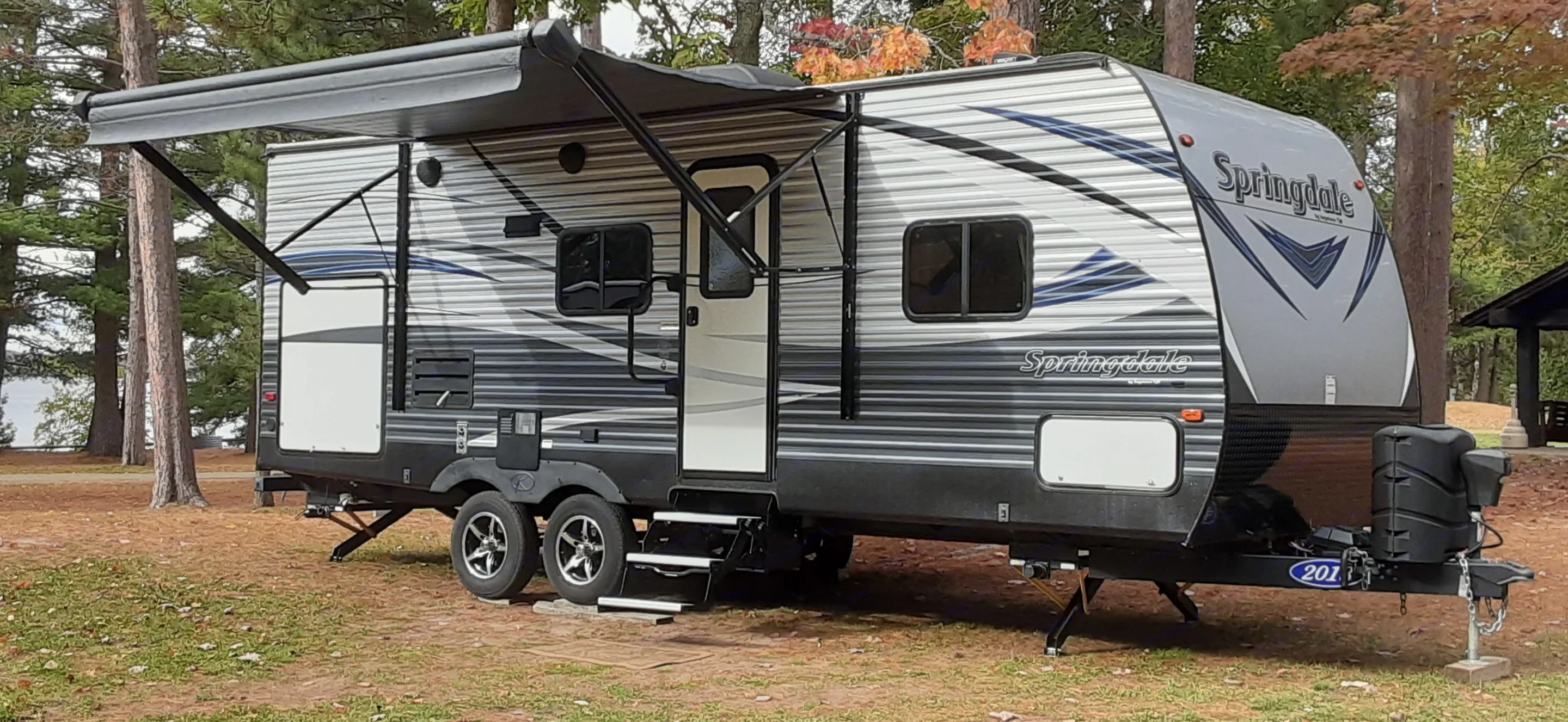 Our trailer even has upgraded entry stairs for a more stable stepping surface. Electric awning, exterior speakers, electric stabilizer jacks . Keystone RV Springdale 2018