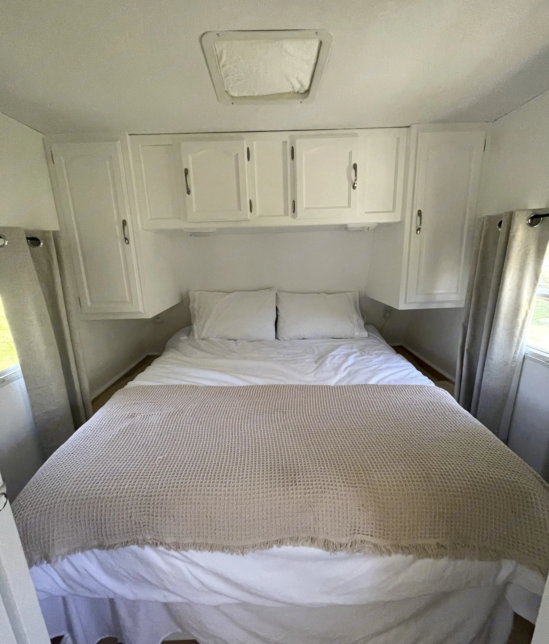 Our master bedroom has a brand new queen size mattress that will keep you comfortable during your stay. This room is complete with blackout curtains so you can sleep in as long as you want to. . Keystone RV Copper Canyon 2006