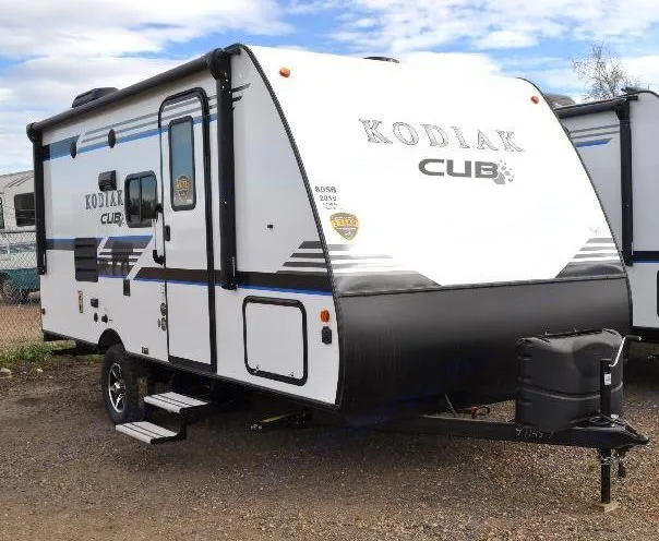 This modern white Kodiak Cub travel trailer is an ideal rv rental for your next outdoor adventure, perfect for camping.. Dutchmen Kodiak Cub 2018