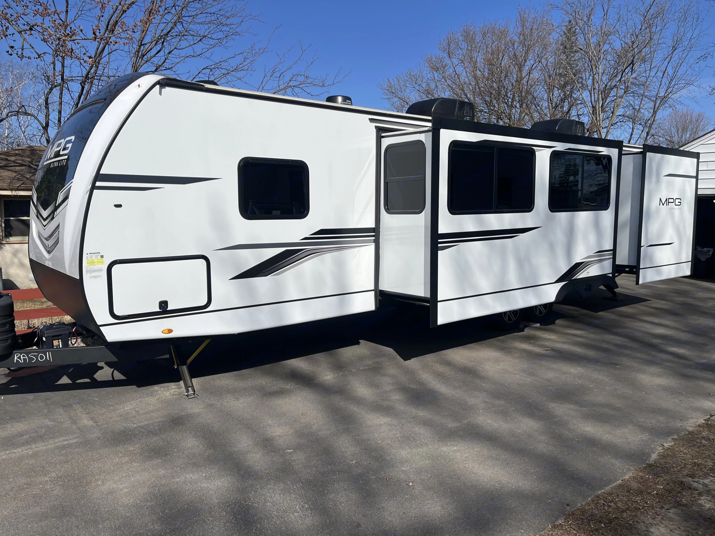 This 36 foot Cruiser features 2 slides for additional living space; while the exterior has a 21 foot awning creating ample shade for outdoor relaxation. . MPG 3100BH 2025