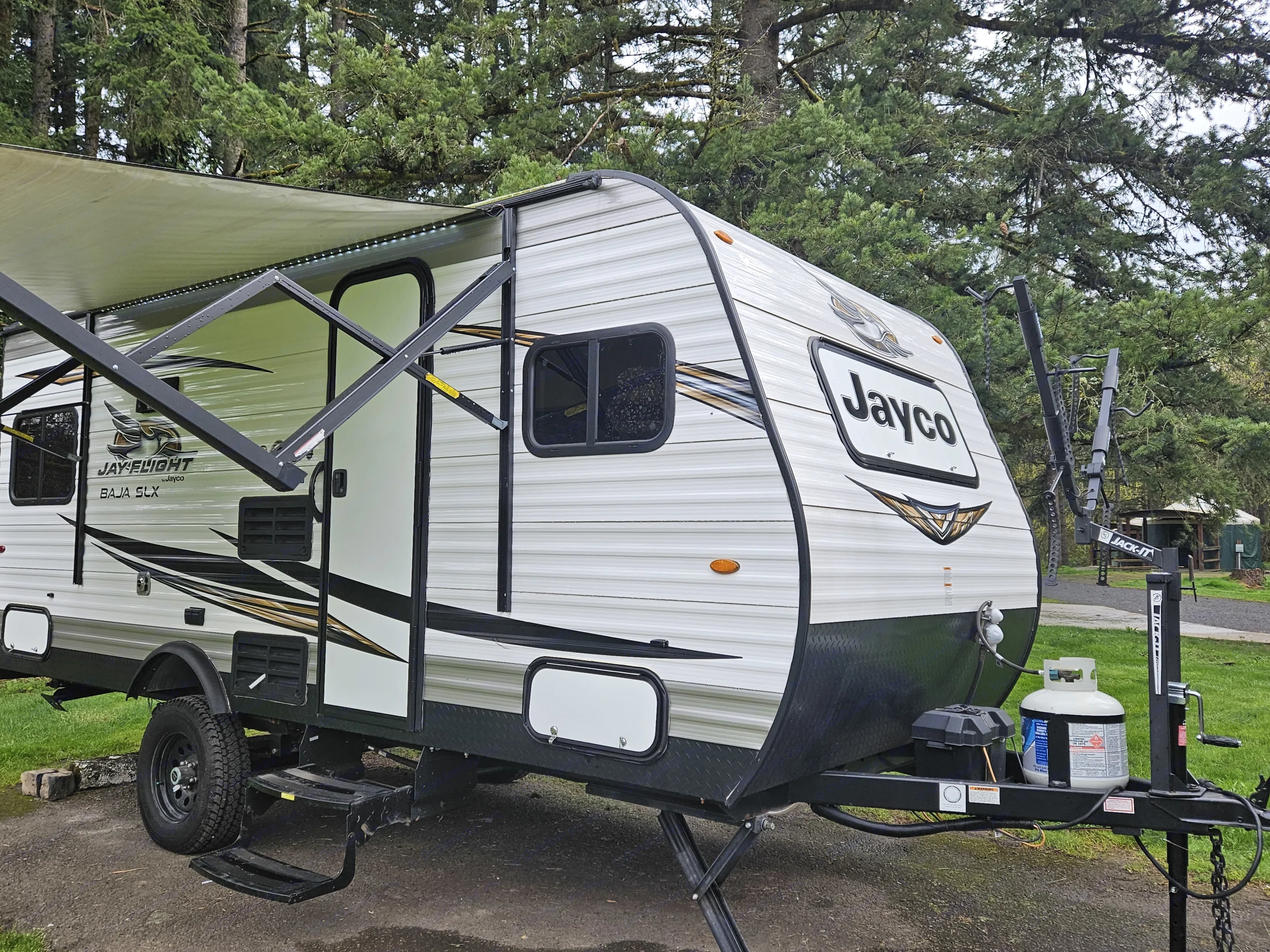 Perfect camper ready to be hooked up, load the bikes and head to the lake, campground, or family event. Easy to tow, ready to go, and ready for you.. Jayco Jay Flight 2019