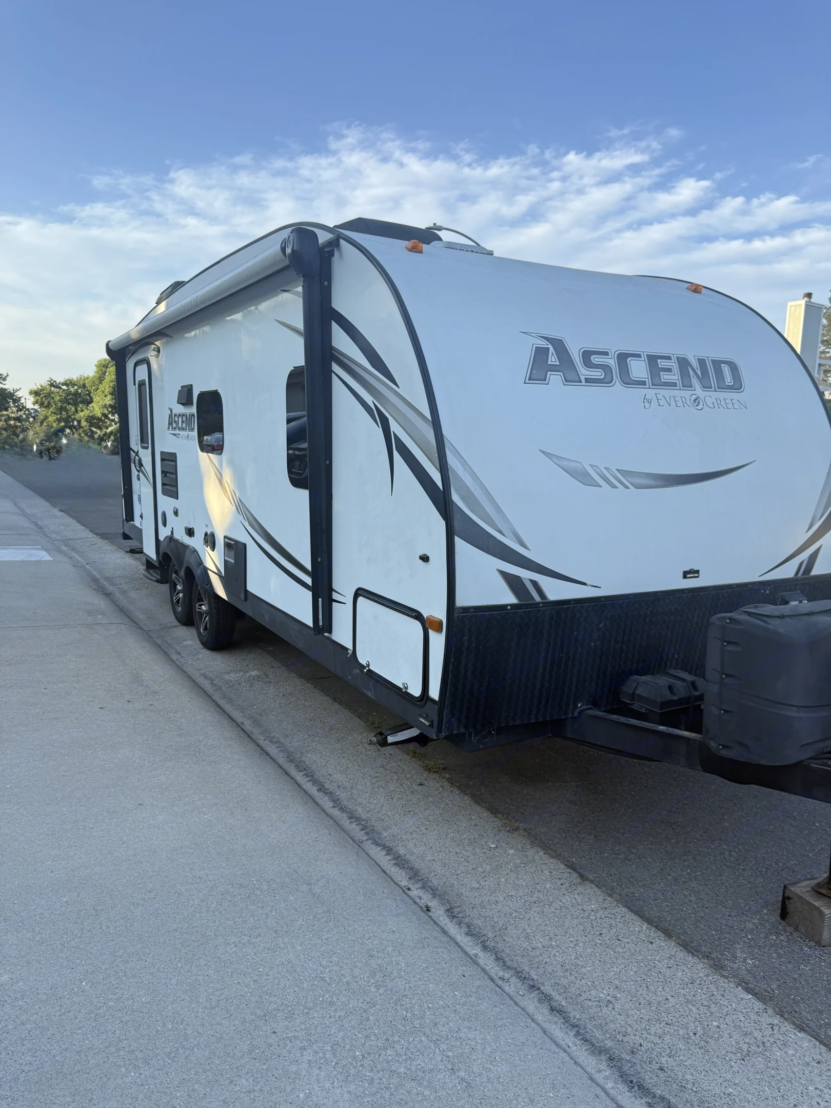 White Ascend travel trailer under a clear sky. Your ideal rv rental for unforgettable camping trips & road trip adventures.. Evergreen RV Ascend 2015