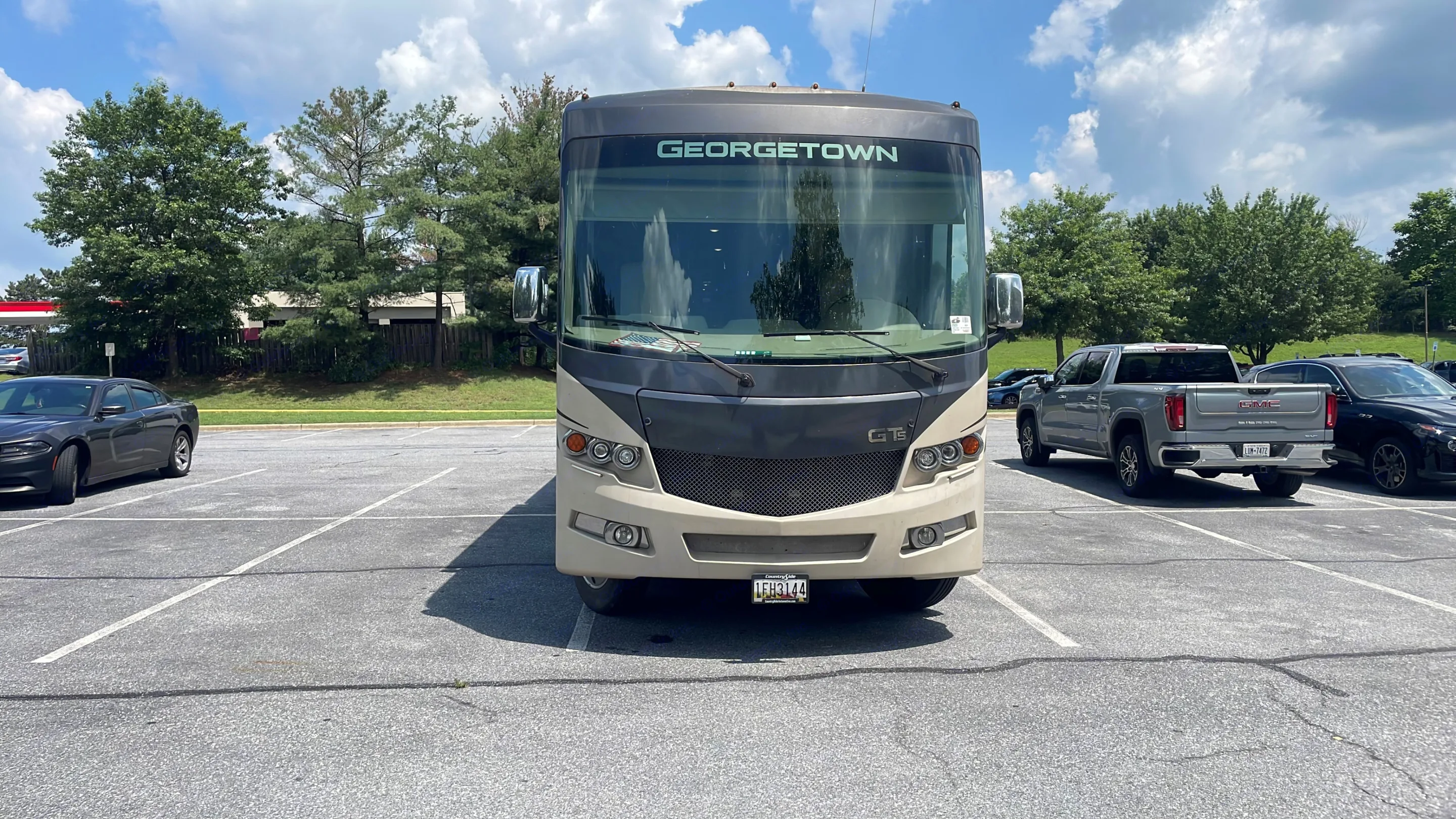 Front view of a Georgetown motorhome, ideal for RV rental,. Georgetown GT5 2020