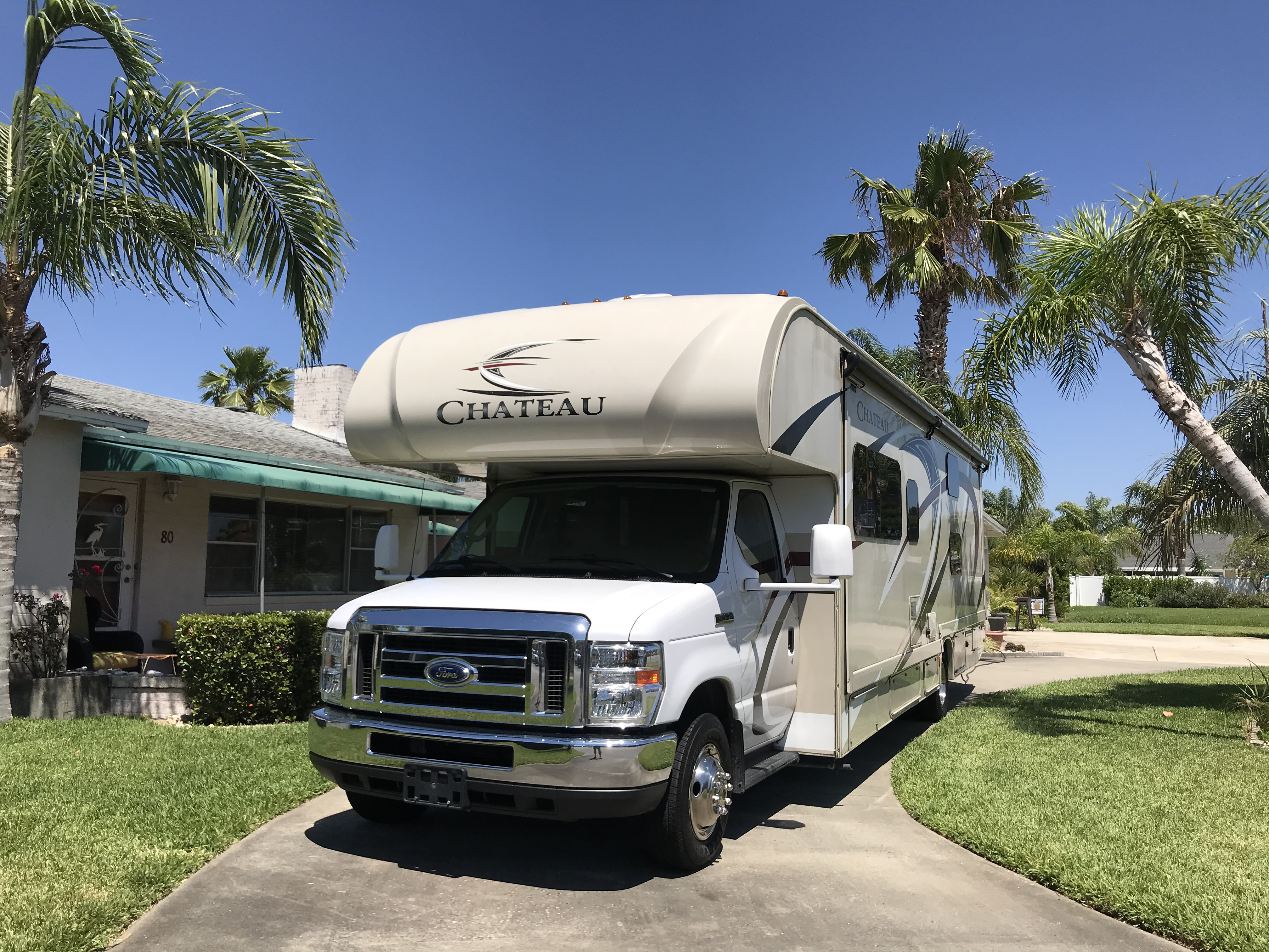 The People of Abinadom: 2020 Thor Motor Coach Chateau