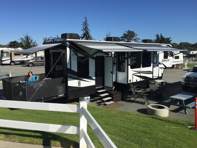 2017 Grand Design Momentum 350m 5th Wheel