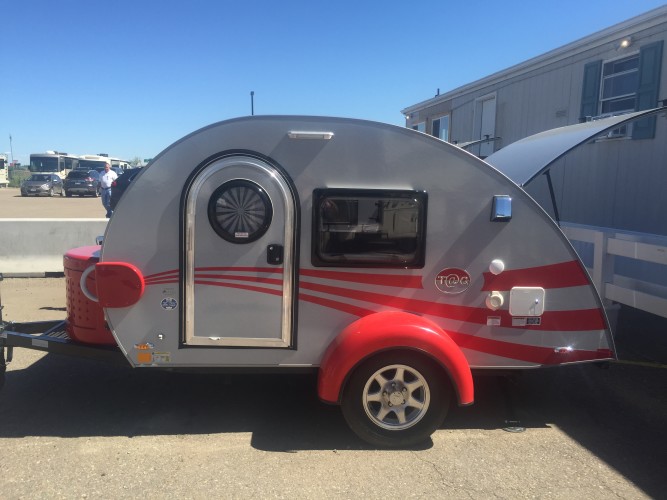 customizeable trailer with lots of amenities