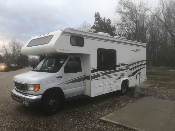 2004 Fleetwood Jamboree - excellent condition & easy to drive