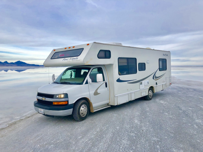 VERY CLEAN 8 PERSON RV - Four Winds
