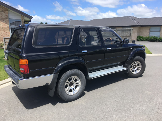 luxury motorhome hire new zealand | a fully equipped fifth-wheel-type trailer