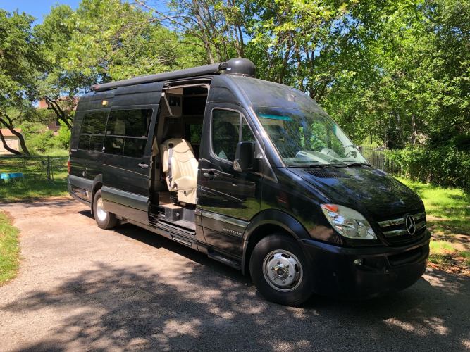 spacious and luxurious 2014 airstream interstate