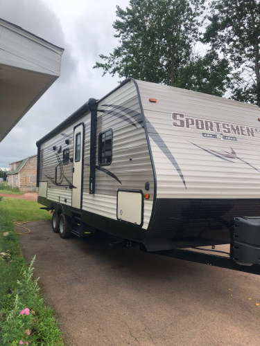 rv rentals pei | spacious trailer with outdoor speakers and power awning; stratford