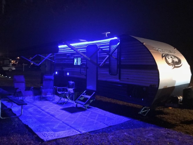 cozy and livable moving camper for seven