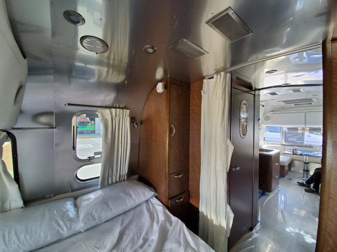 modern airstream for five people